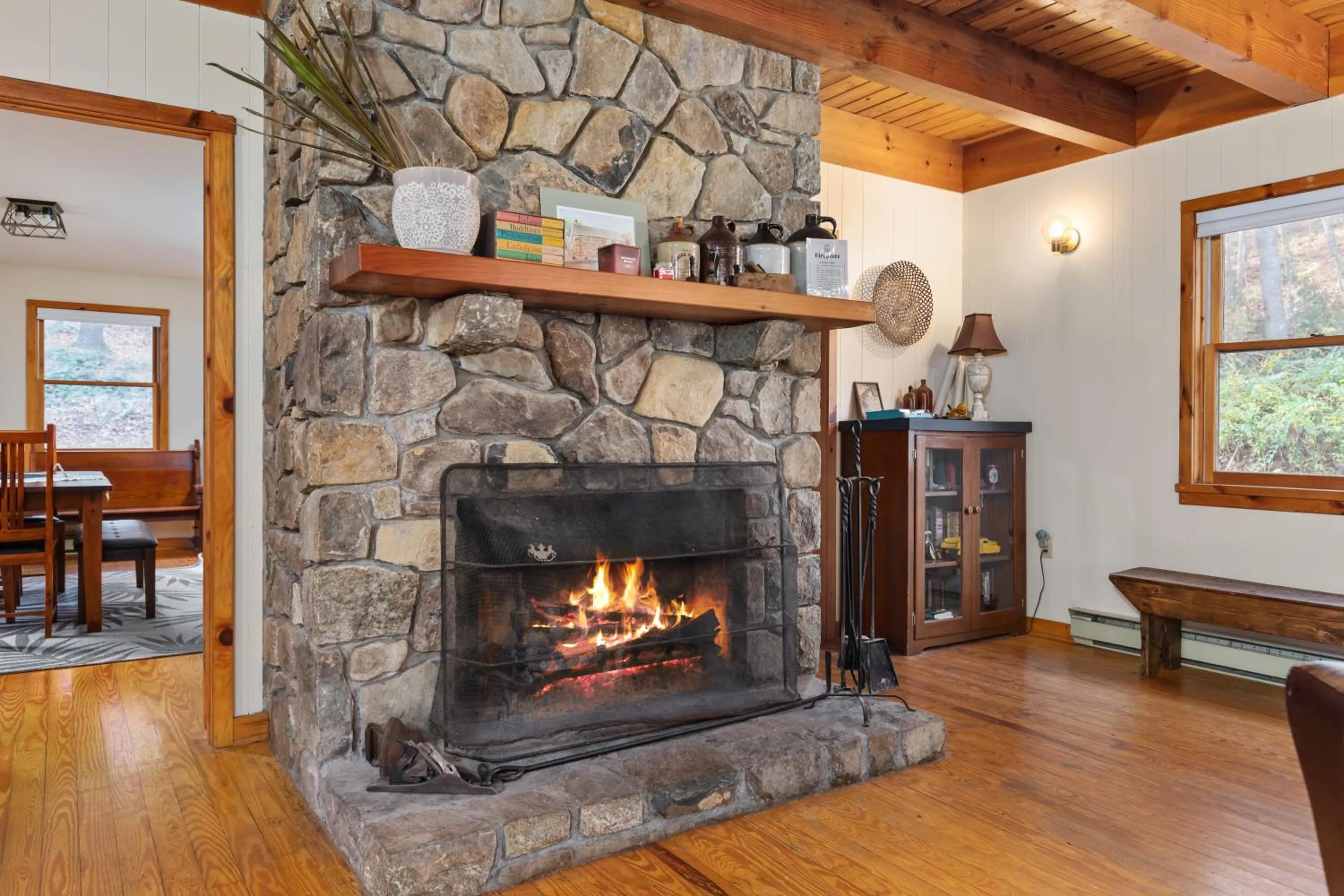 Sleepy Hollow 5BR Cabin - National Park 7 Min, Hot Tub, Fire Pit, Sleeps 12