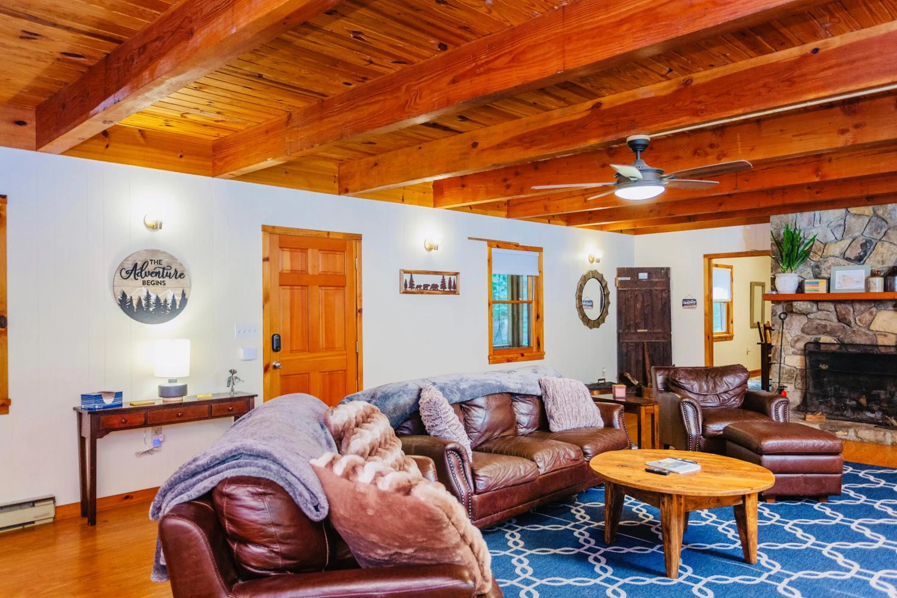 Sleepy Hollow 5BR Cabin - National Park 7 Min, Hot Tub, Fire Pit, Sleeps 12