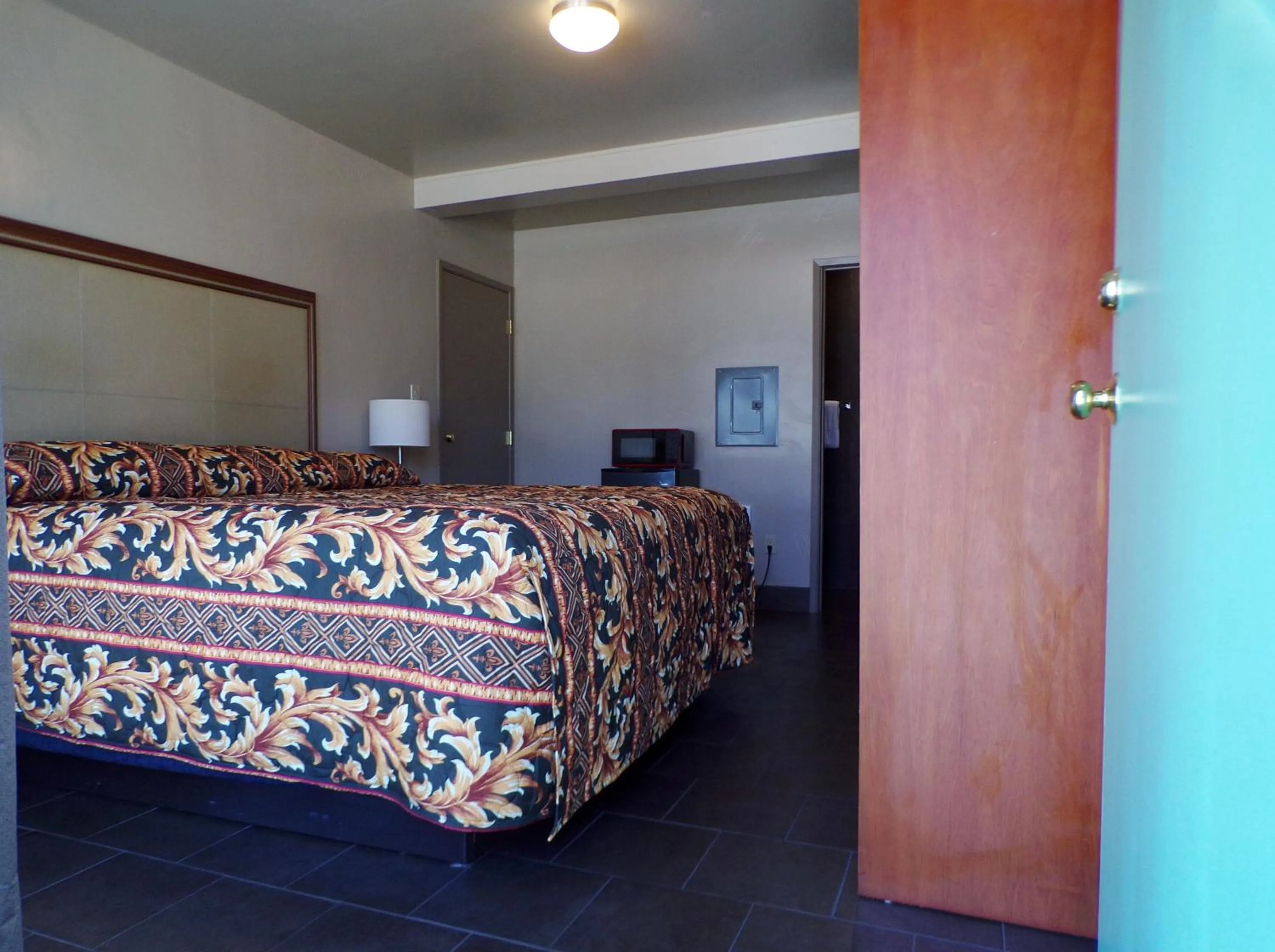 Bedroom, Bed in Cypress Tree Motel