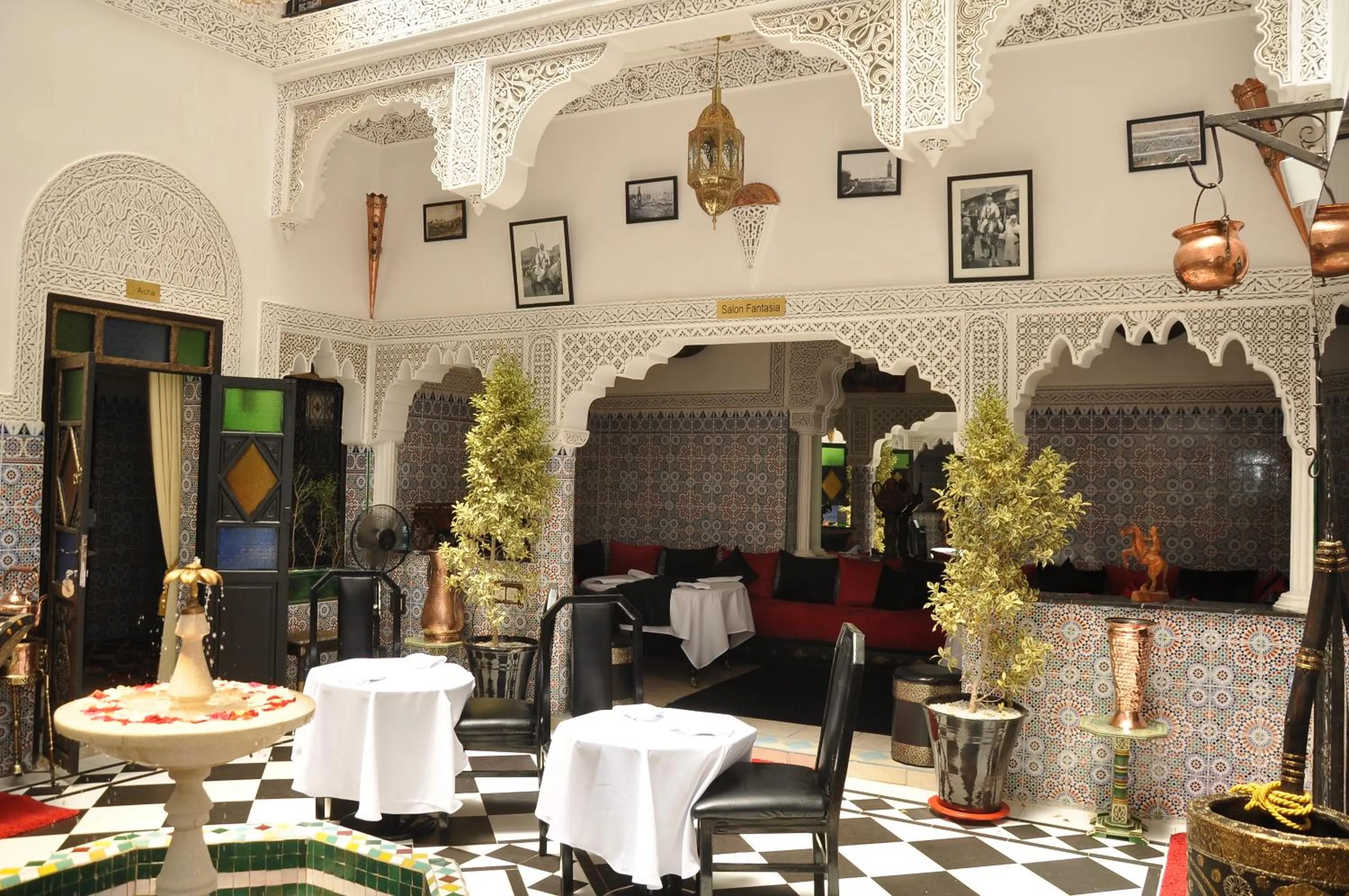Restaurant/places to eat in Riad La Porte d'Or & SPA