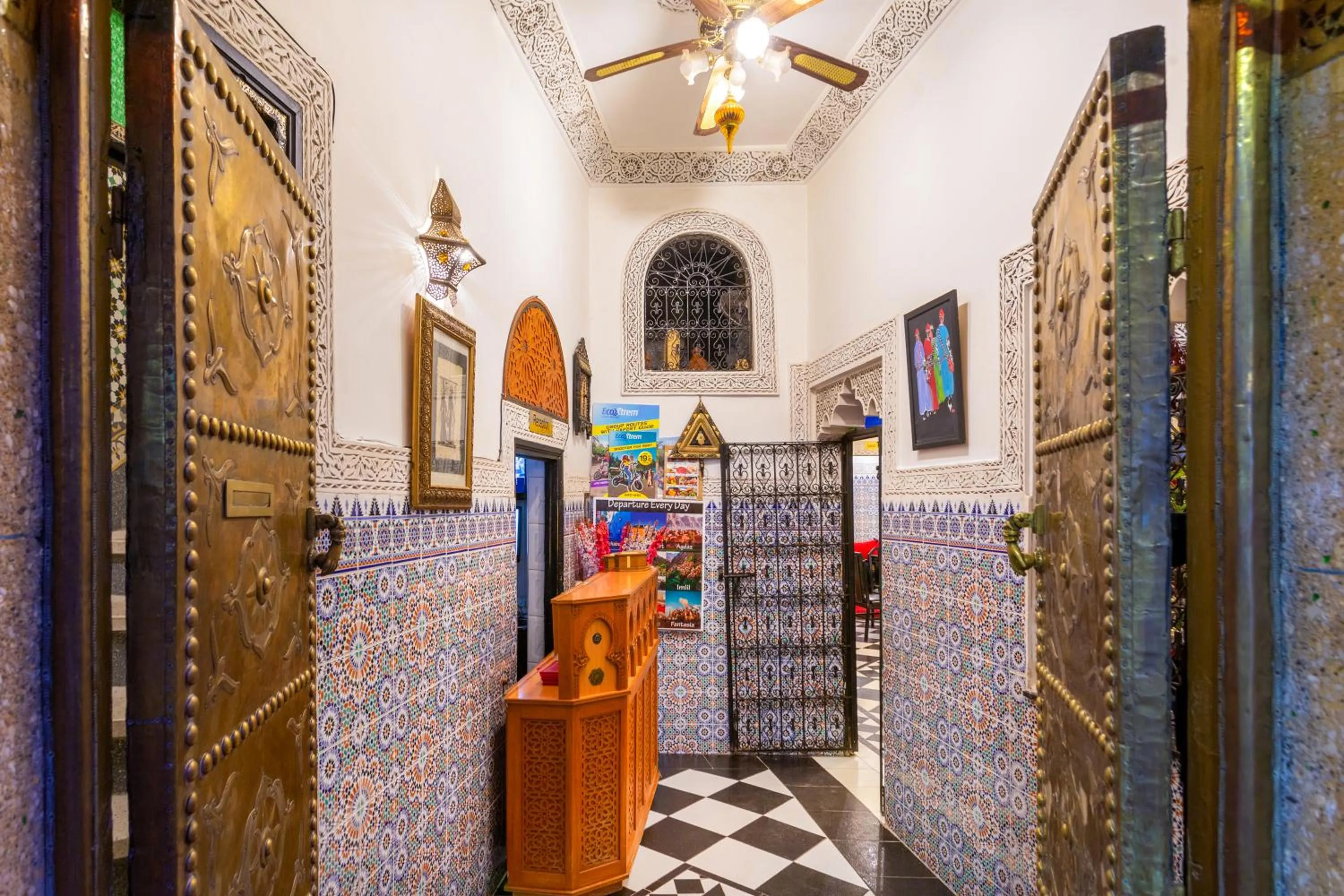 Lobby or reception in Riad La Porte d'Or & SPA