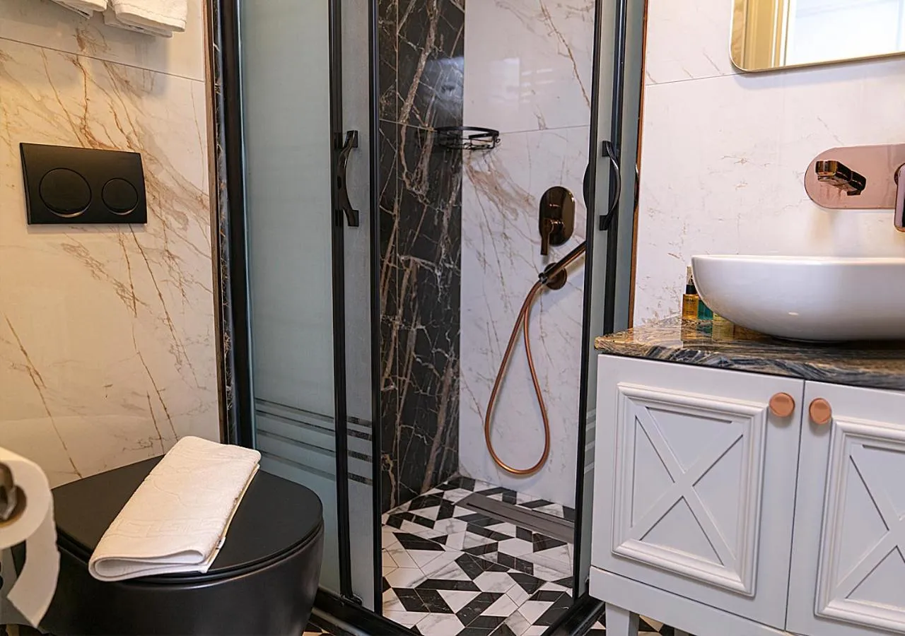 Shower in Cetin Port Hotel