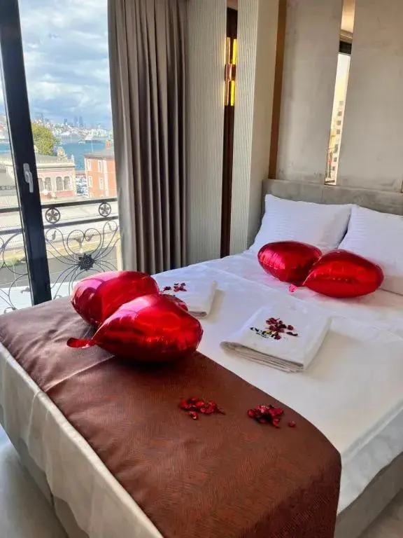 Seating area, Bed in Cetin Port Hotel Seating area, Bed in Cetin Port Hotel