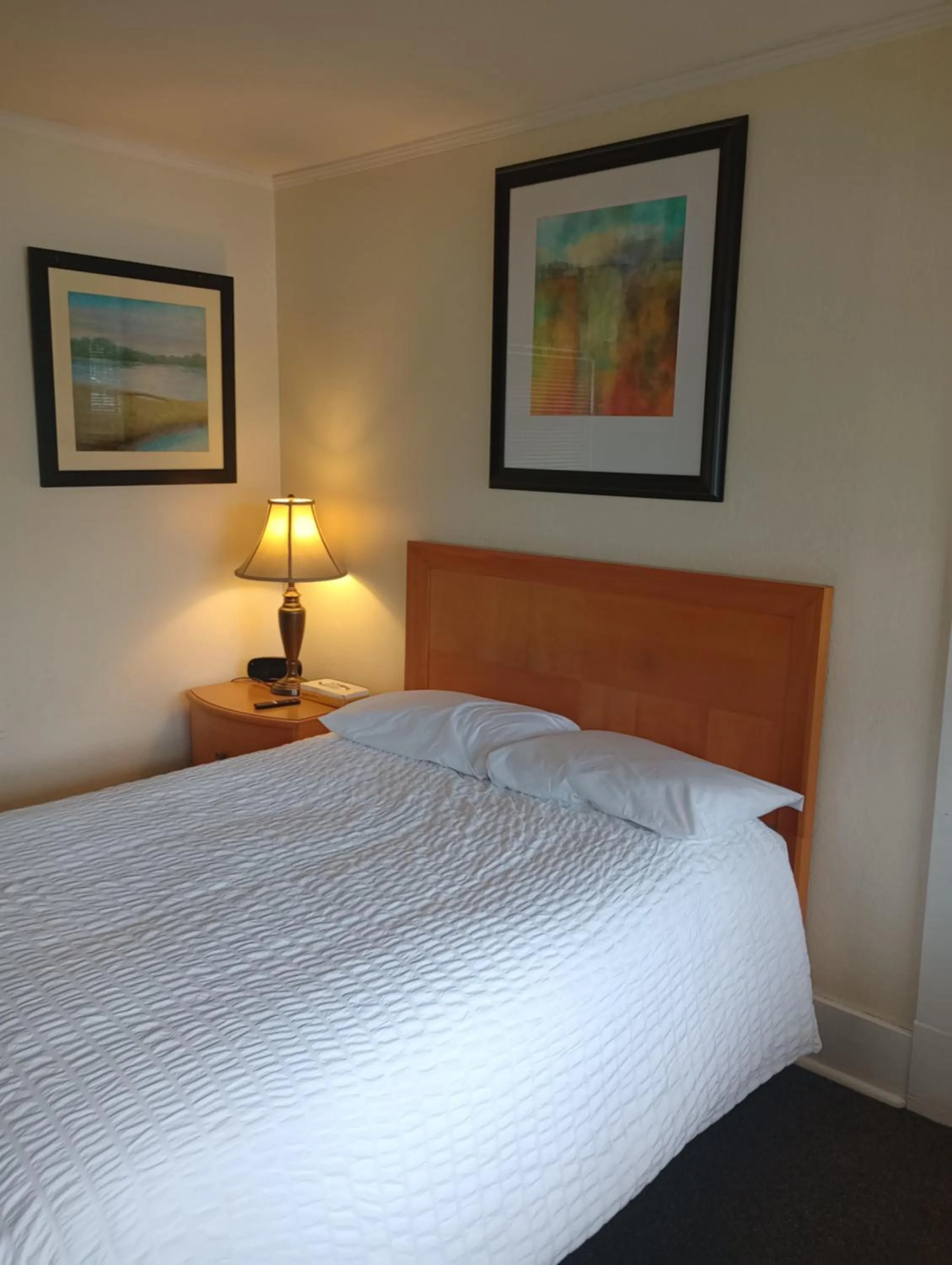 Bedroom, Bed in The Ashley