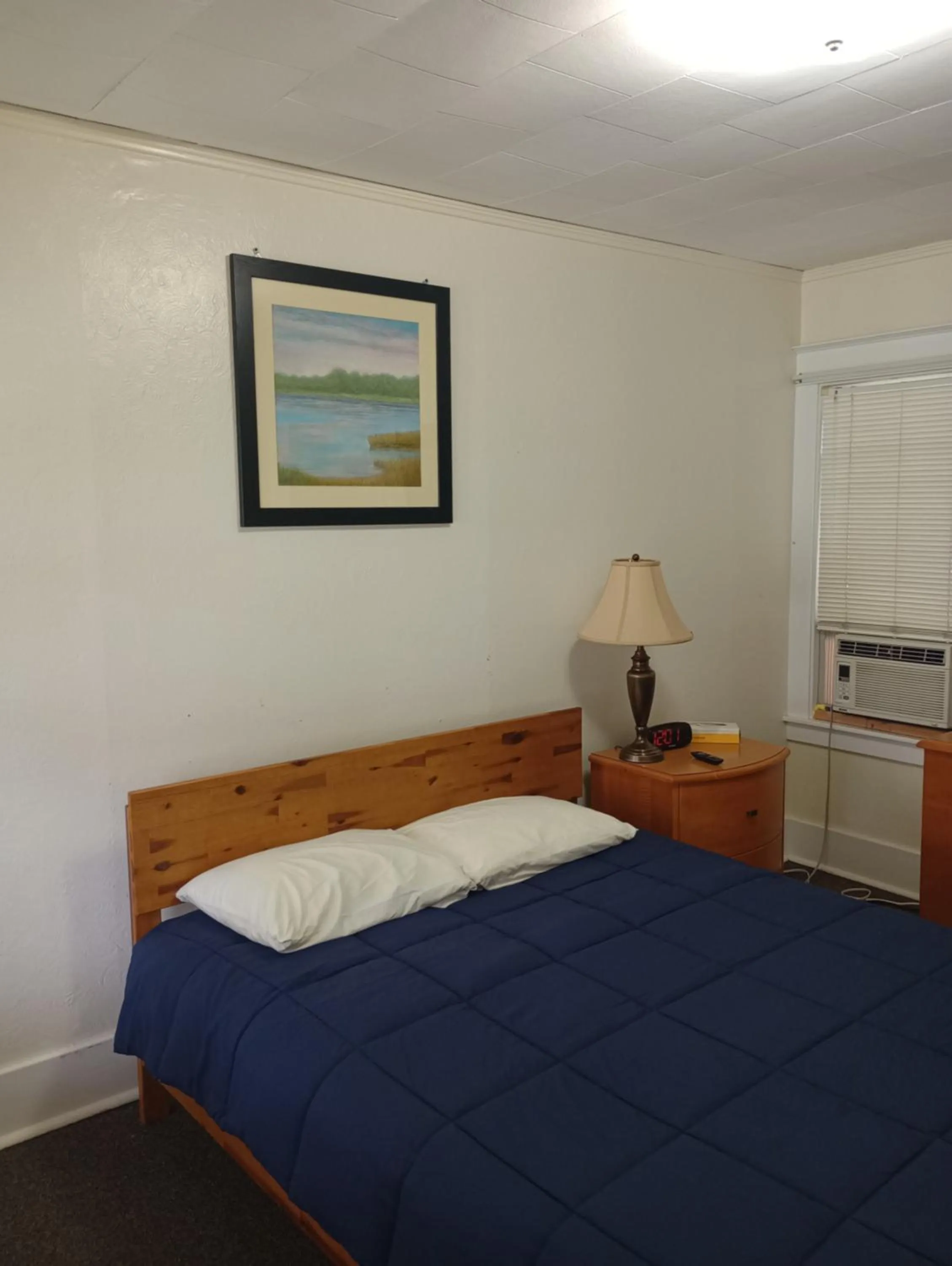 Bedroom, Bed in The Ashley