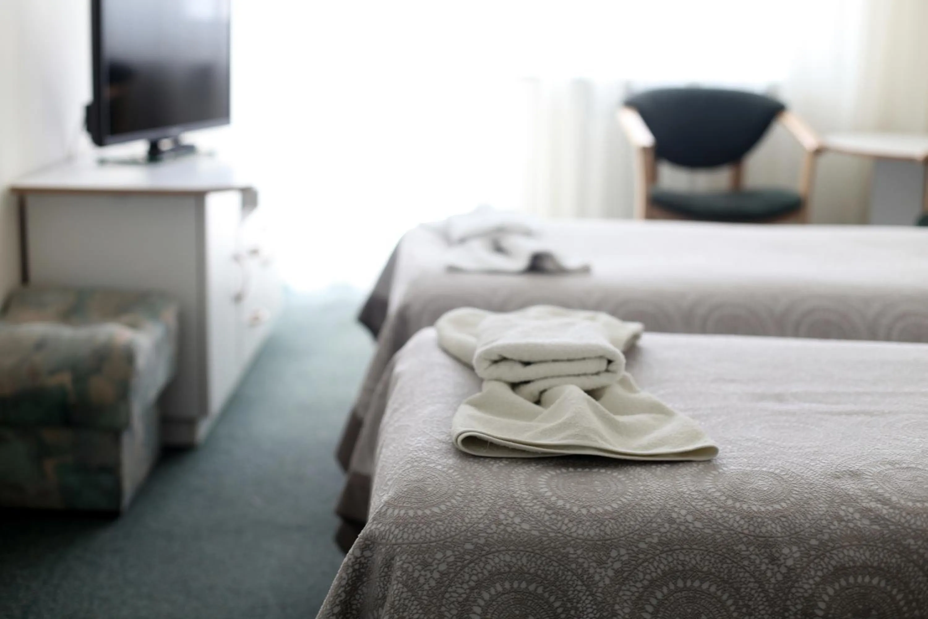 Photo of the whole room, Bed in Damroka