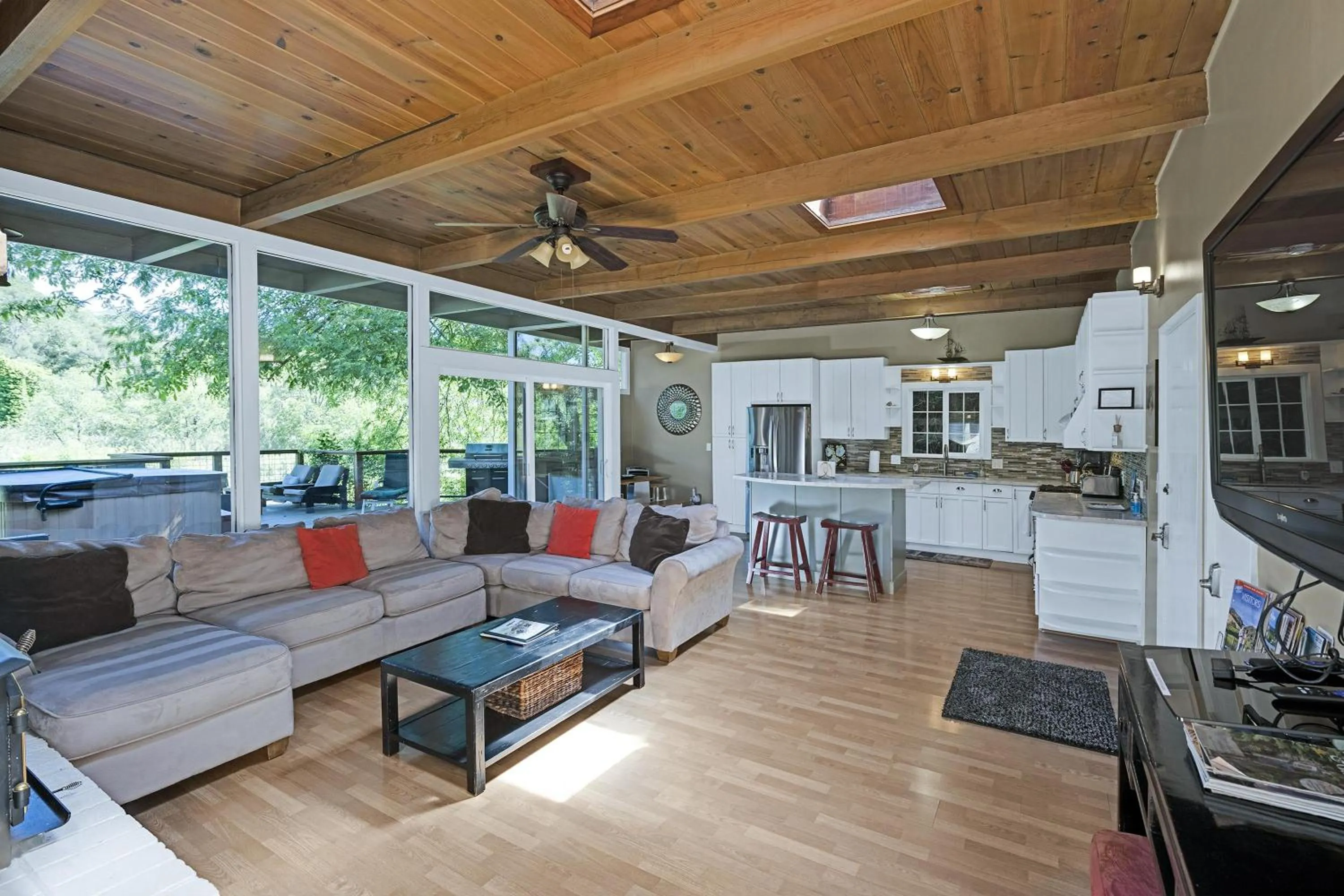 Property building in River View Lodge - Hot Tub And Tastings Included