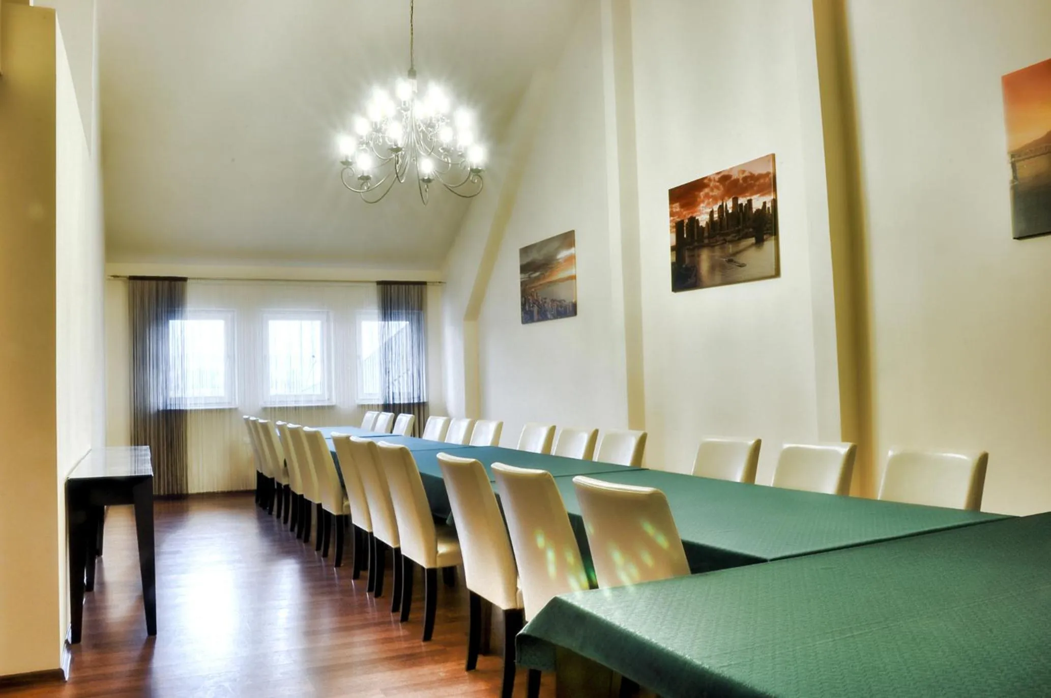 Business facilities in Hotel Junior - jesteśmy w trakcie modernizacji