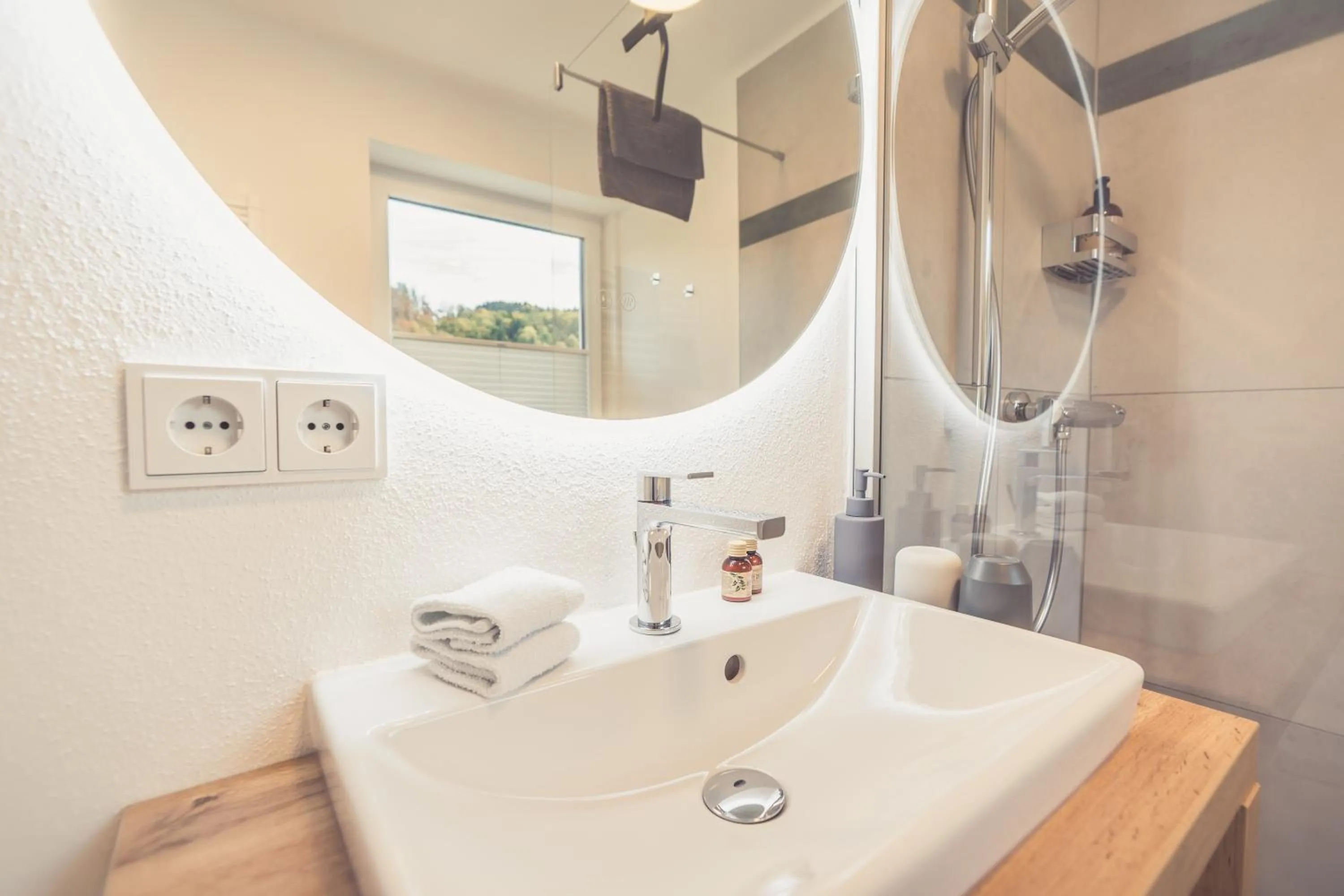 Shower in Anna Pertl - lieblingsquartier