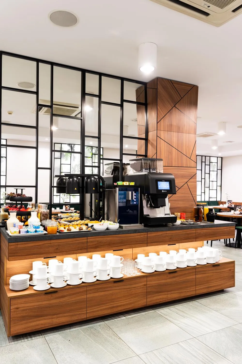 Food and drinks in Ascot Premium Hotel