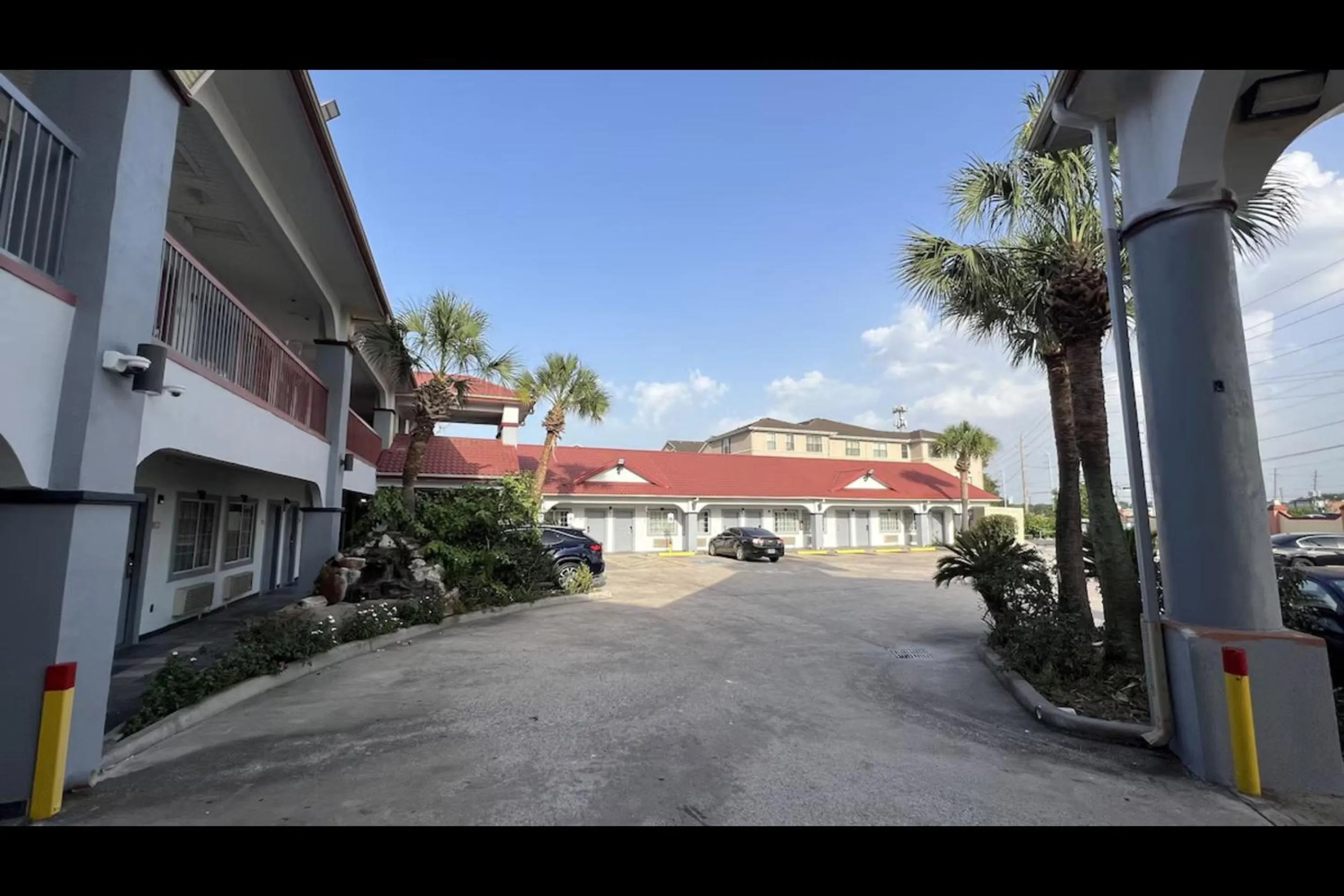 Parking in Kiwi Inn Capital O Houston - Hwy 249