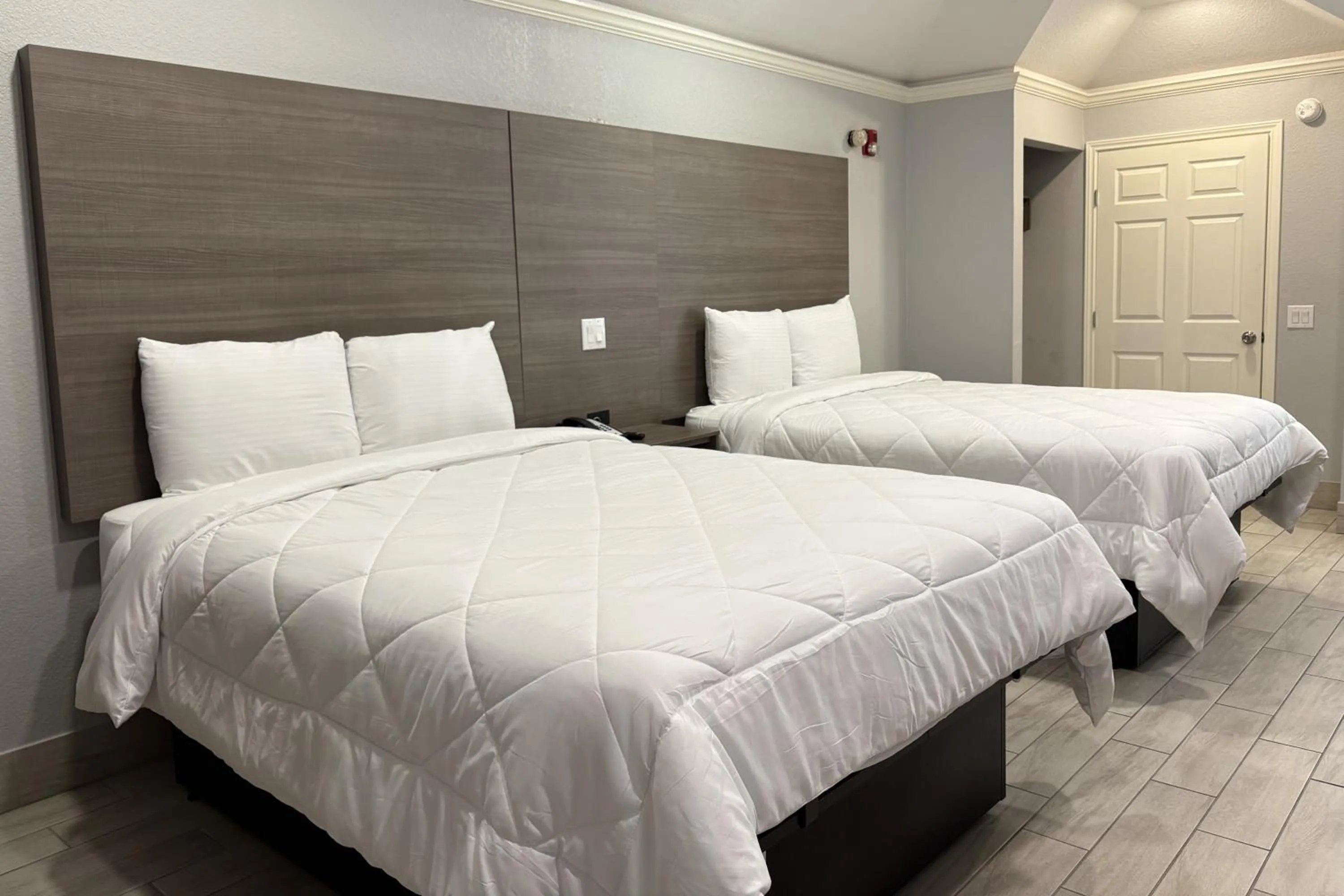 Bedroom, Bed in Kiwi Inn Capital O Houston - Hwy 249