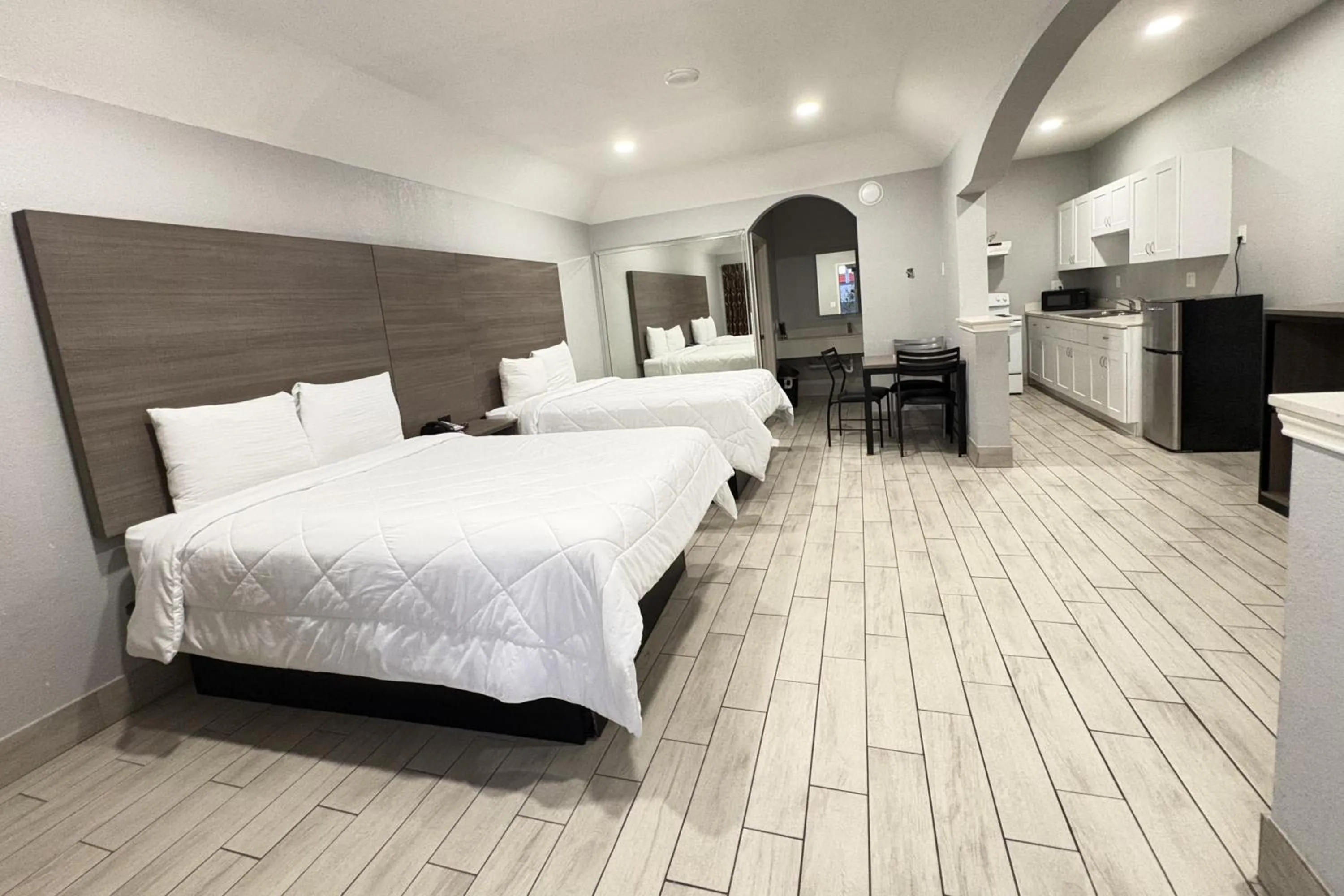 Bedroom, Bed in Kiwi Inn Capital O Houston - Hwy 249