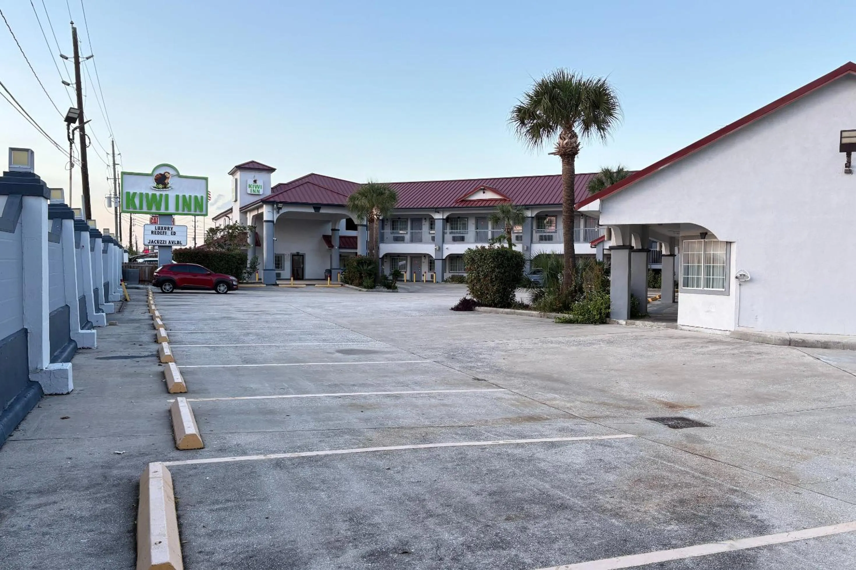 Property building in Kiwi Inn Capital O Houston - Hwy 249