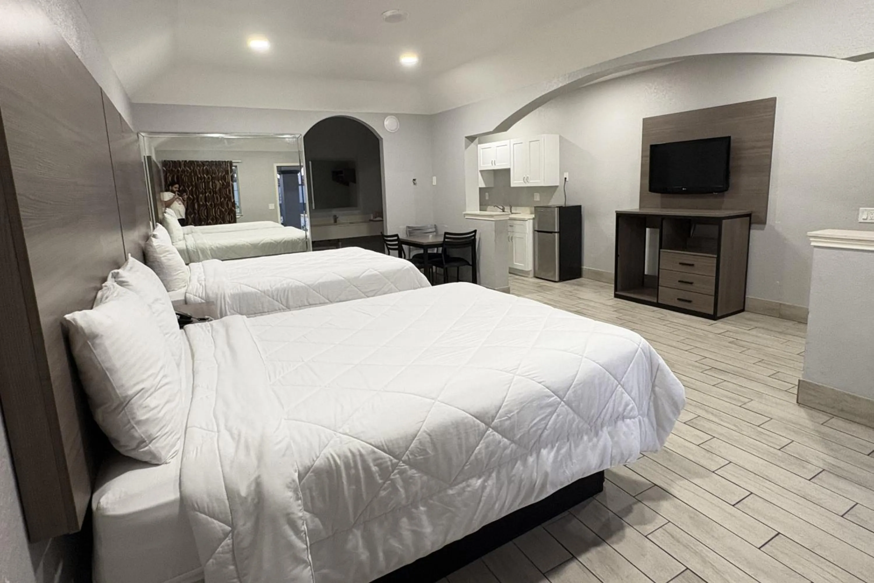 Bedroom, Bed in Kiwi Inn Capital O Houston - Hwy 249