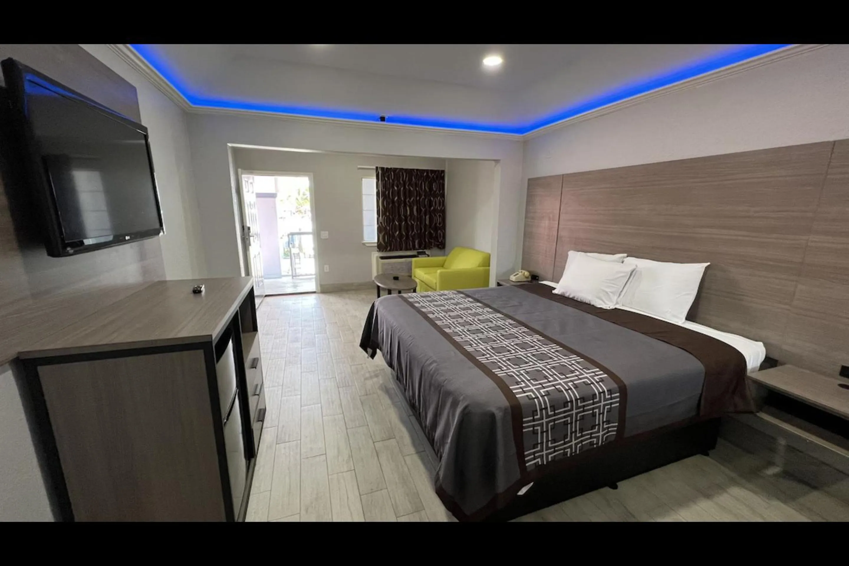 King Bed Non-Smoking in Kiwi Inn By OYO Willowbrook Houston Hwy 249 Beltway