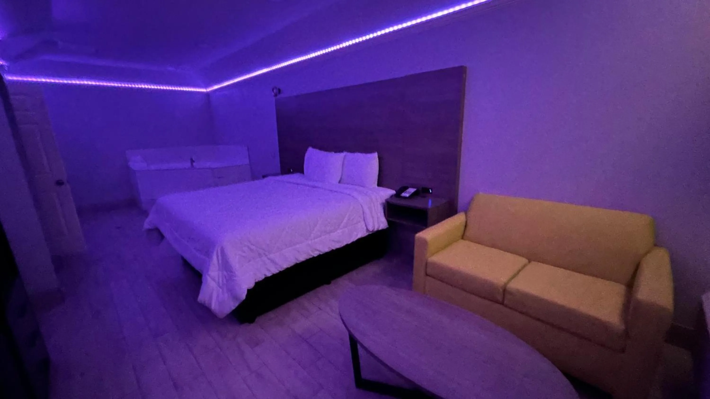 Bedroom, Bed in Kiwi Inn Capital O Houston - Hwy 249