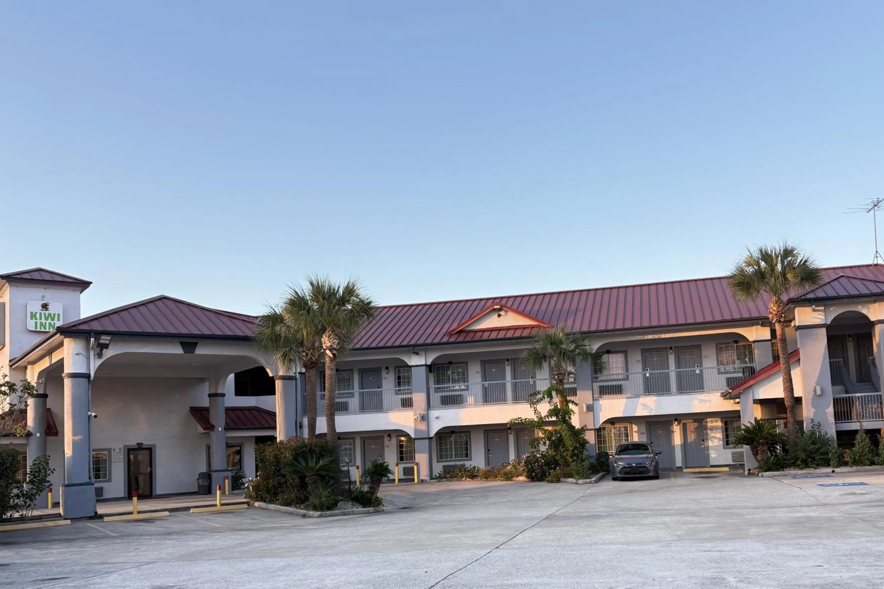 Property building in Kiwi Inn Capital O Houston - Hwy 249