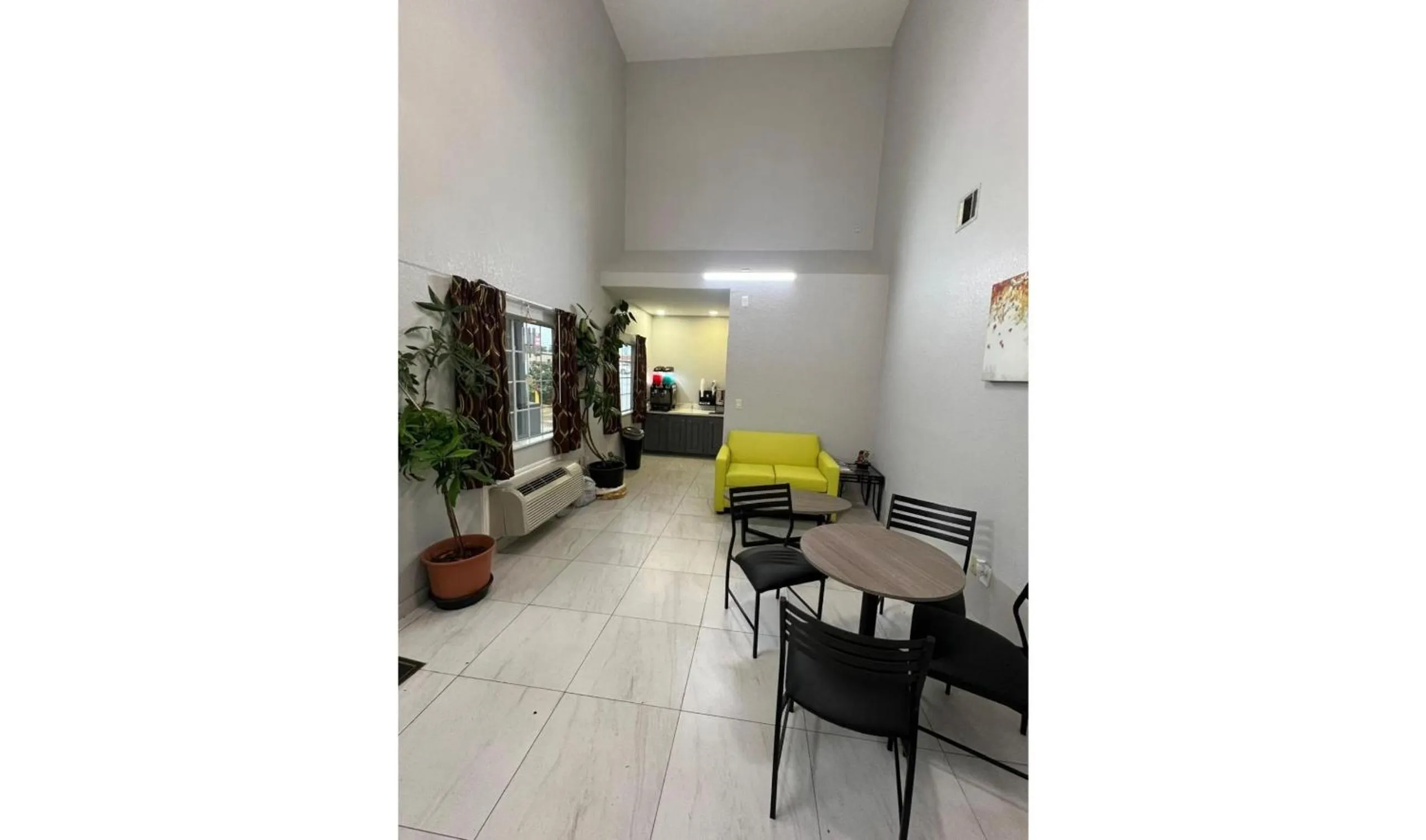 Lobby or reception in Kiwi Inn Capital O Houston - Hwy 249