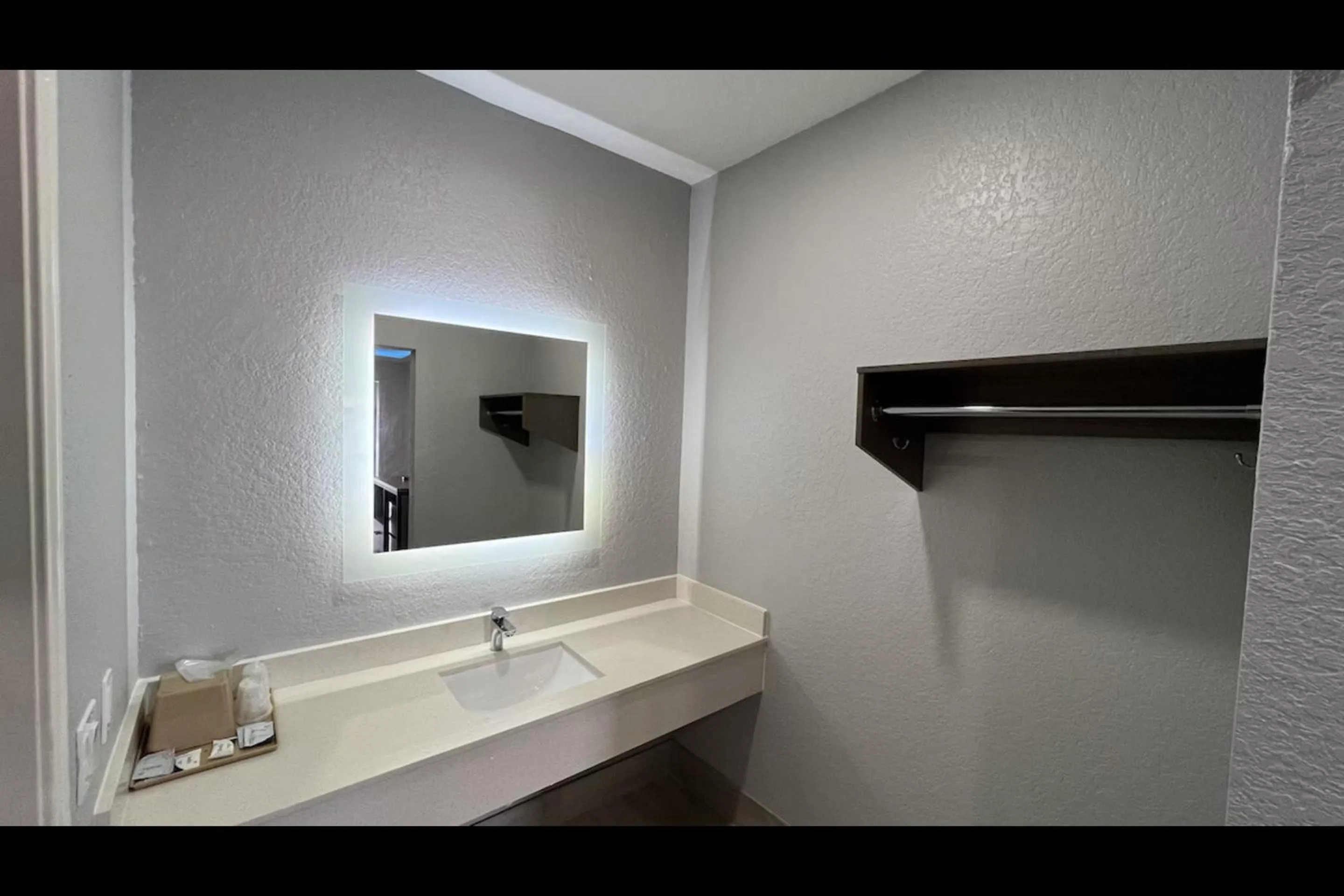 	 Double Queen Bed Apartment Non-Smoking in Kiwi Inn By OYO Willowbrook Houston Hwy 249 Beltway