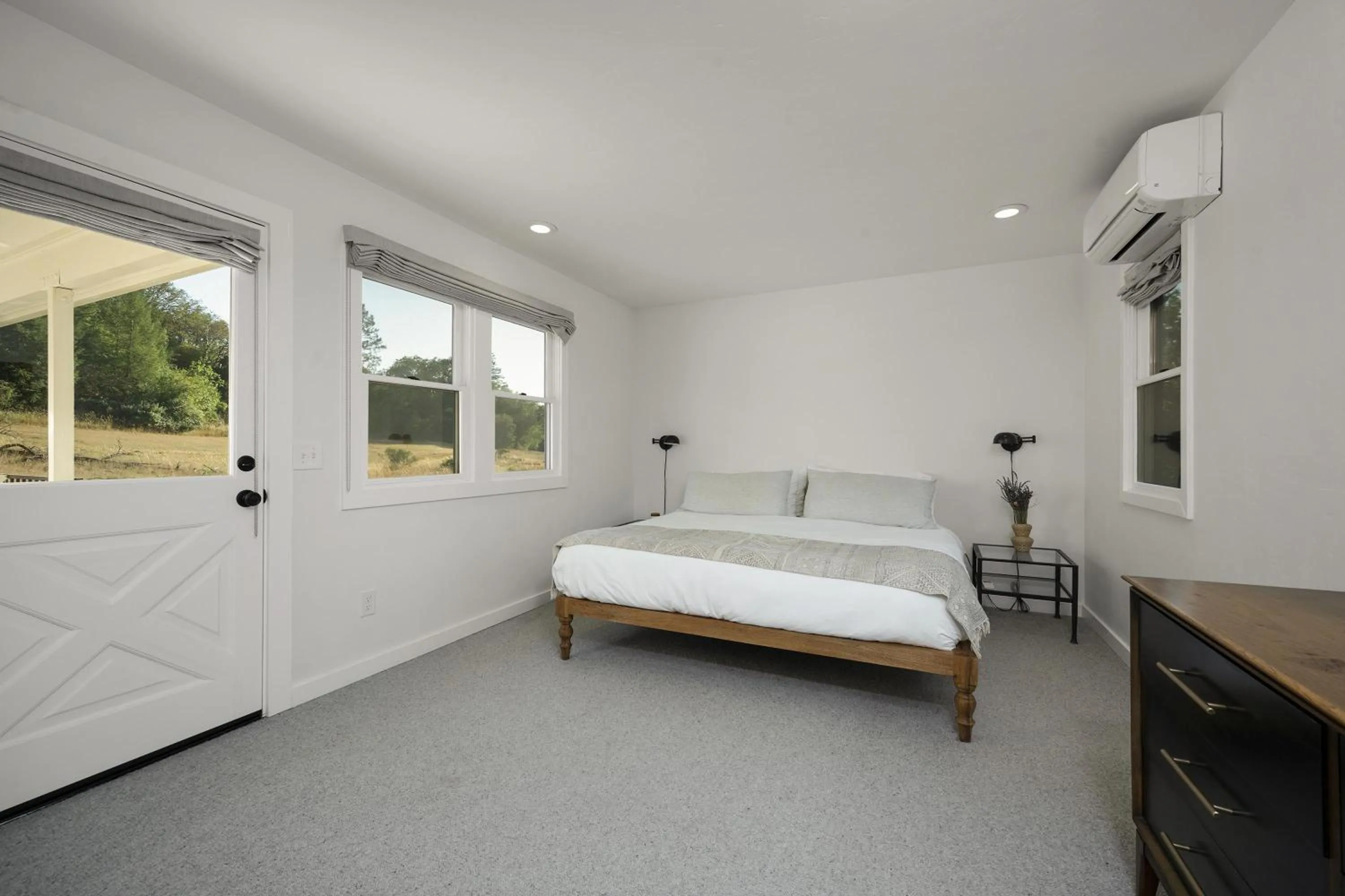 Property building, Bed in The Calistoga Cottage Wooded And Sunny 5 Mins To Downtown