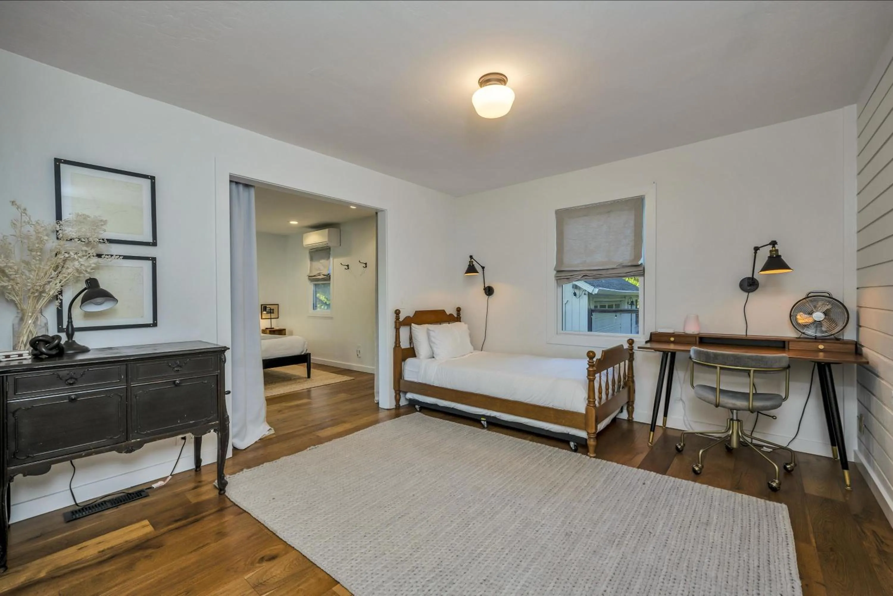 Property building, Bed in The Calistoga Cottage Wooded And Sunny 5 Mins To Downtown