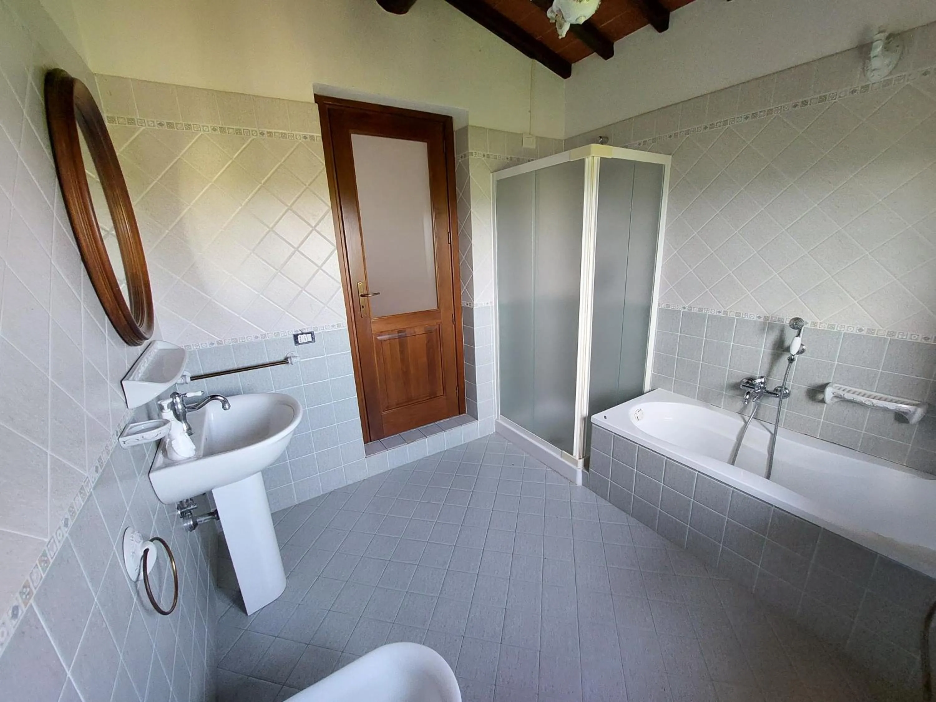 Shower in Il Castellaccio di Figline