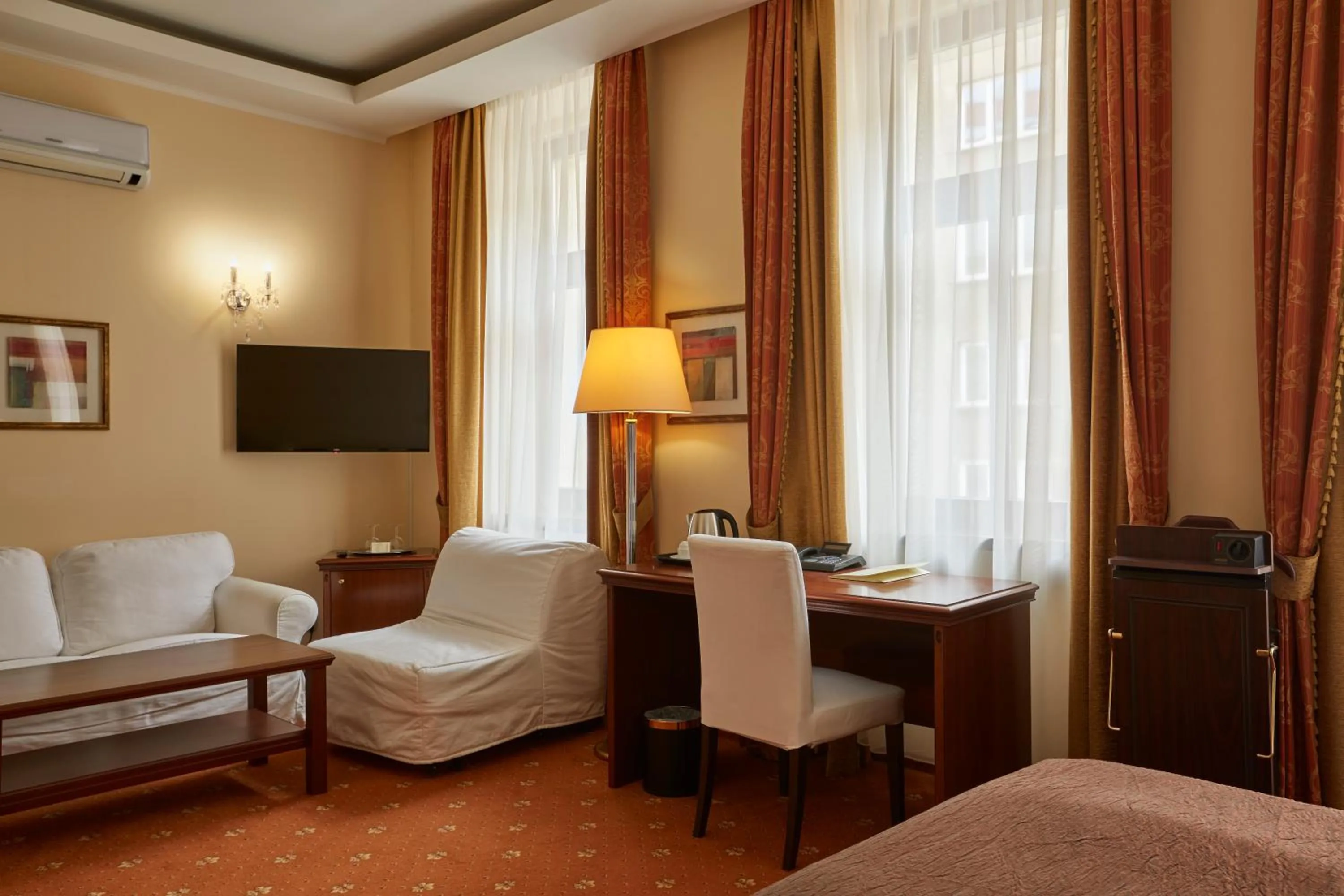 Bed in FLEUR DE LIS HOTEL