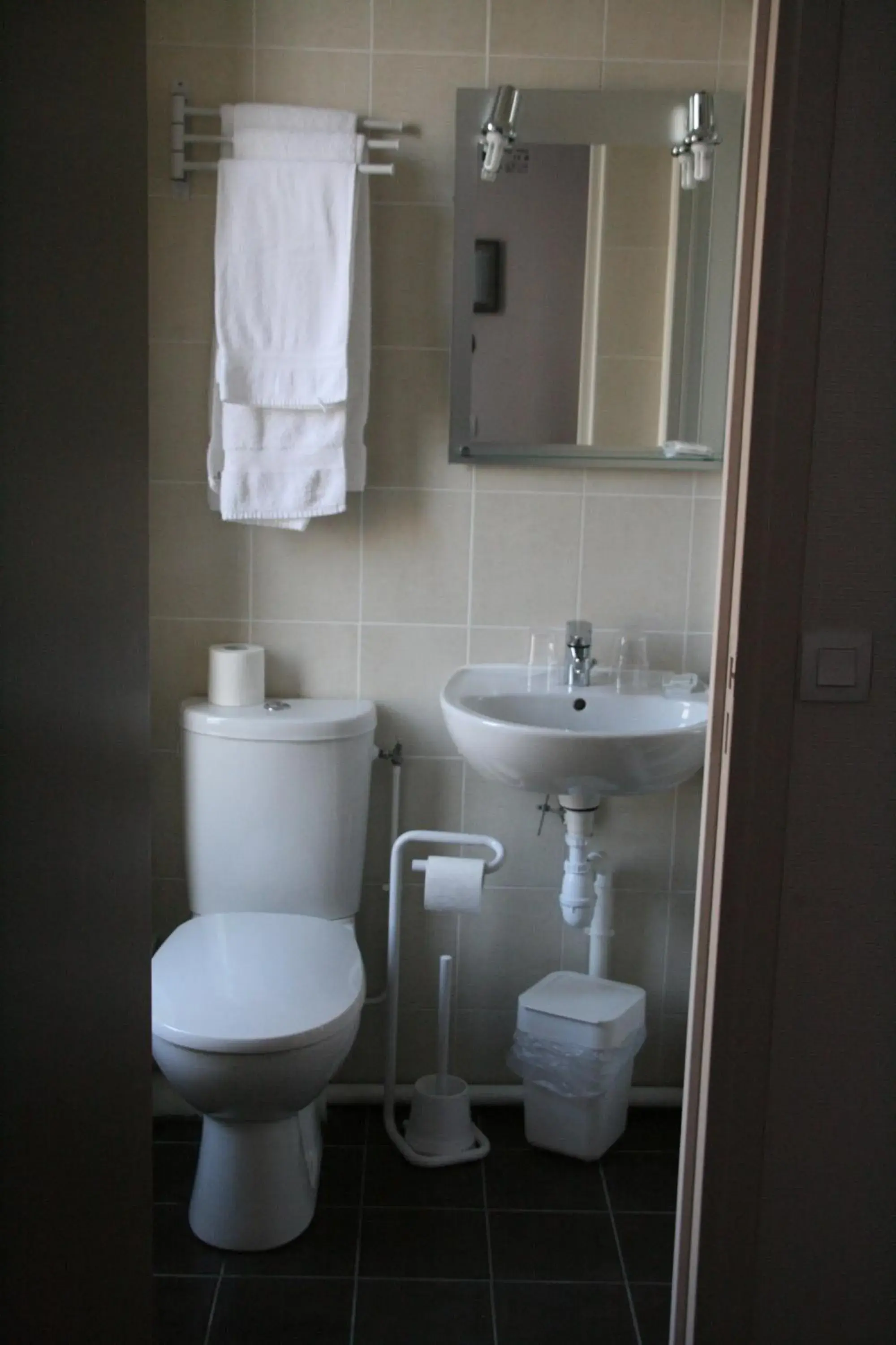Toilet, Bathroom in Hôtel du Roussillon