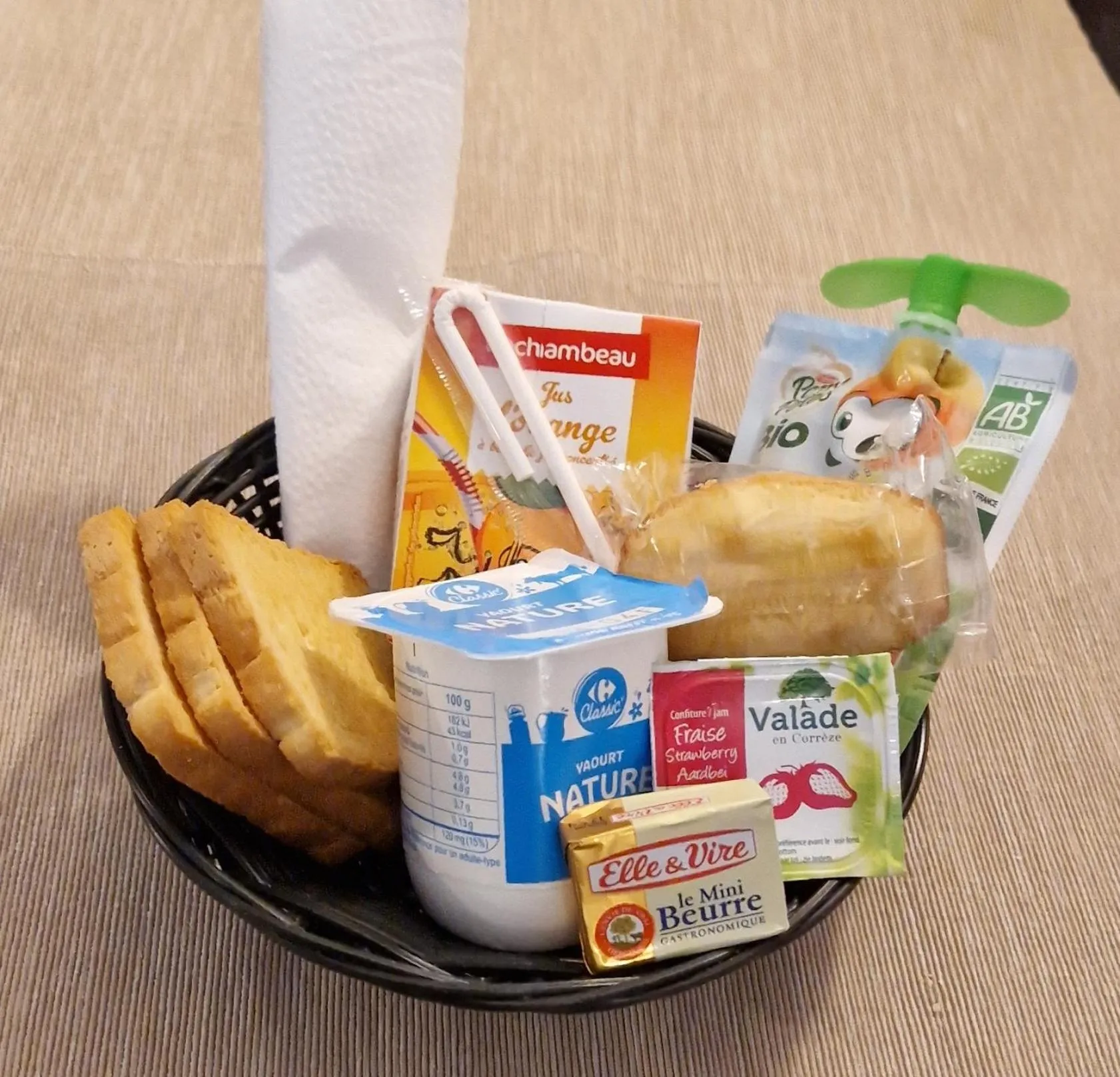 Breakfast in Hôtel du Roussillon