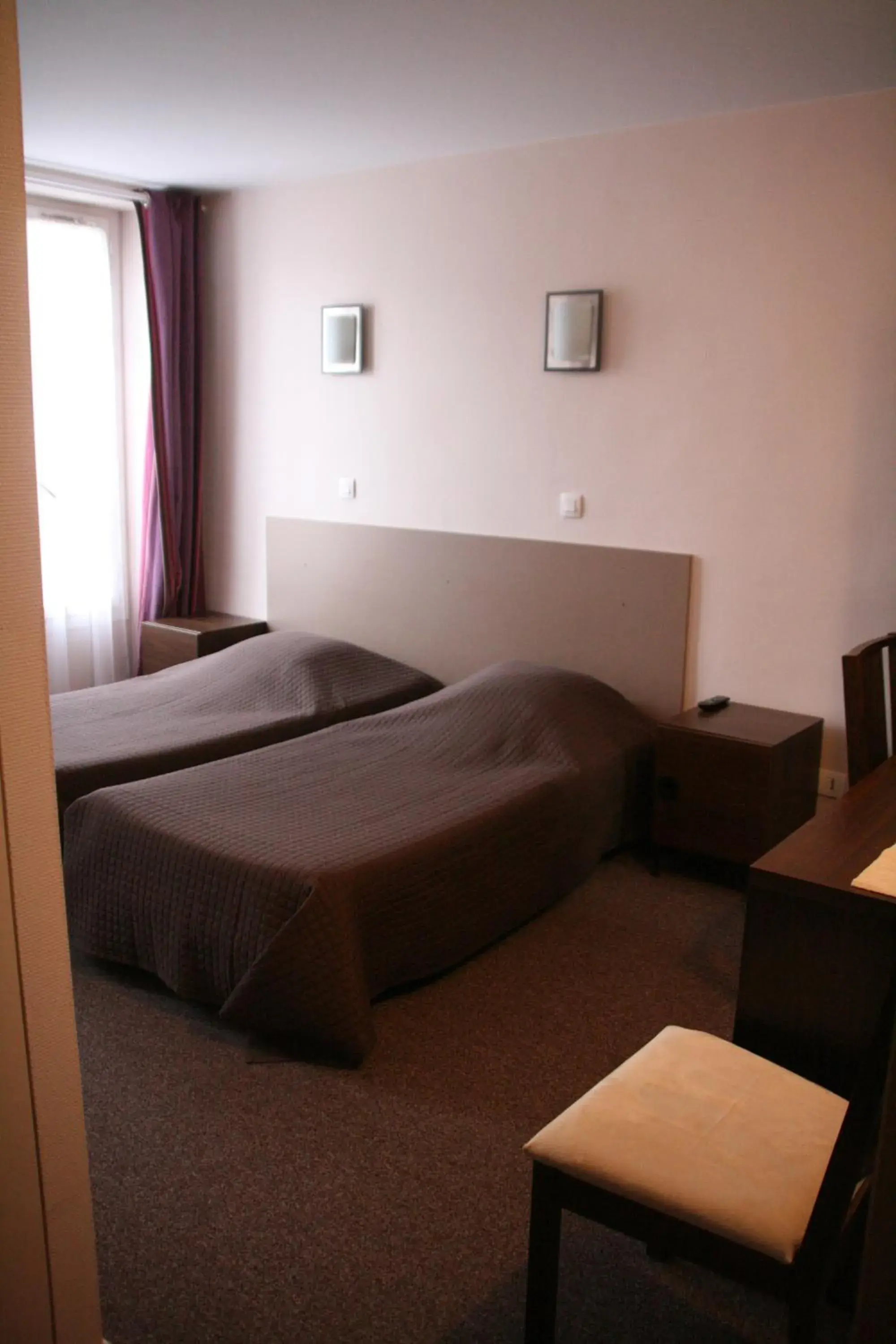 Bed in Hôtel du Roussillon