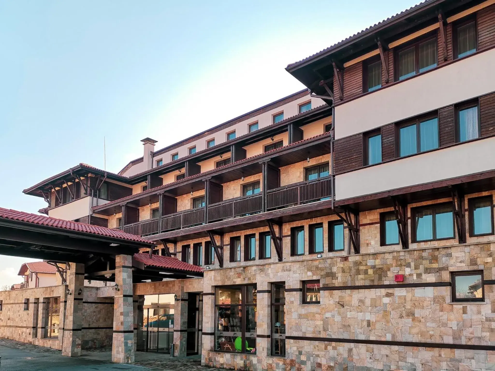 Facade/entrance in Trinity Residence Bansko Facade/entrance in Trinity Residence Bansko