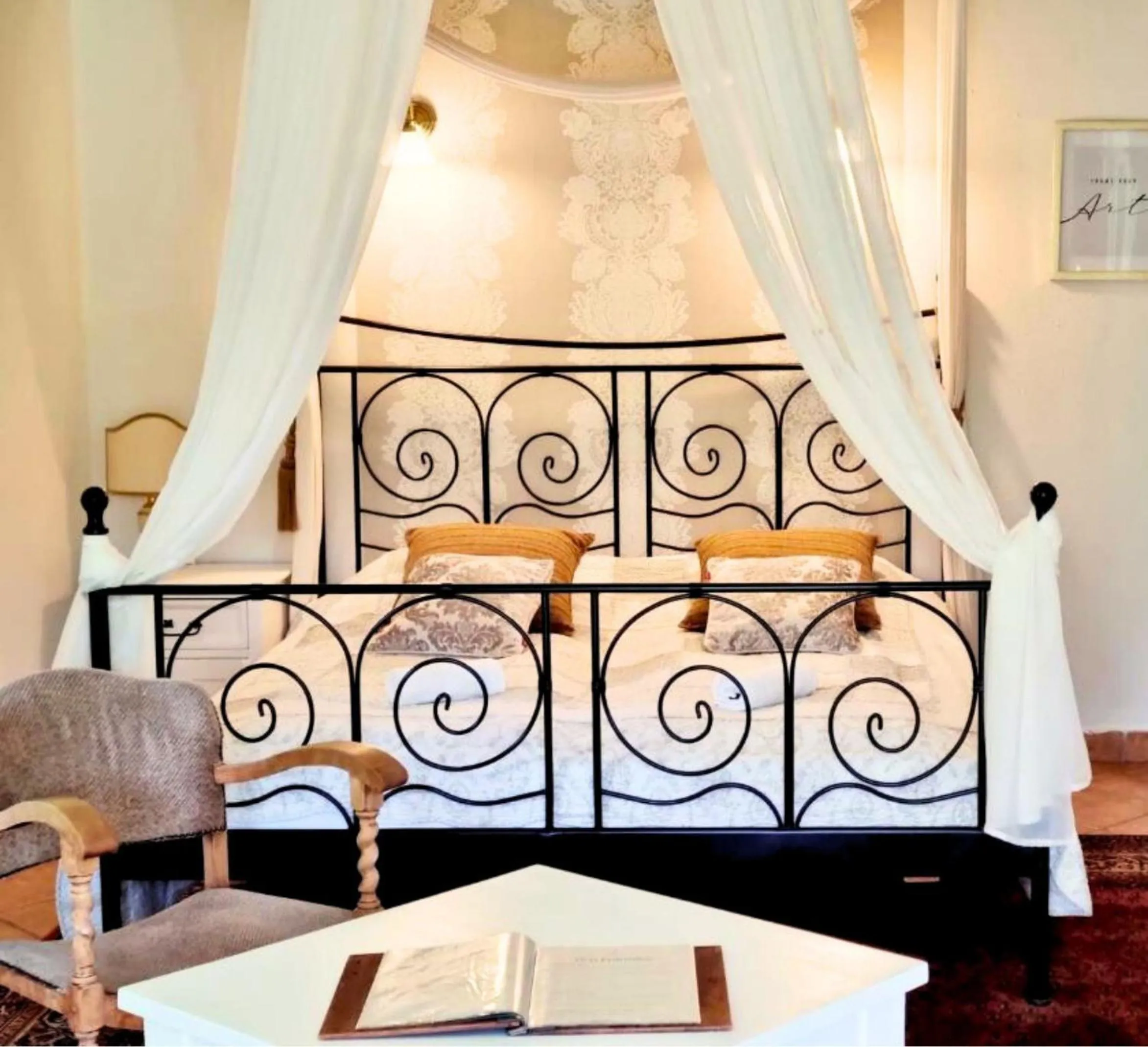 Bed in Villa Toscana Boutique