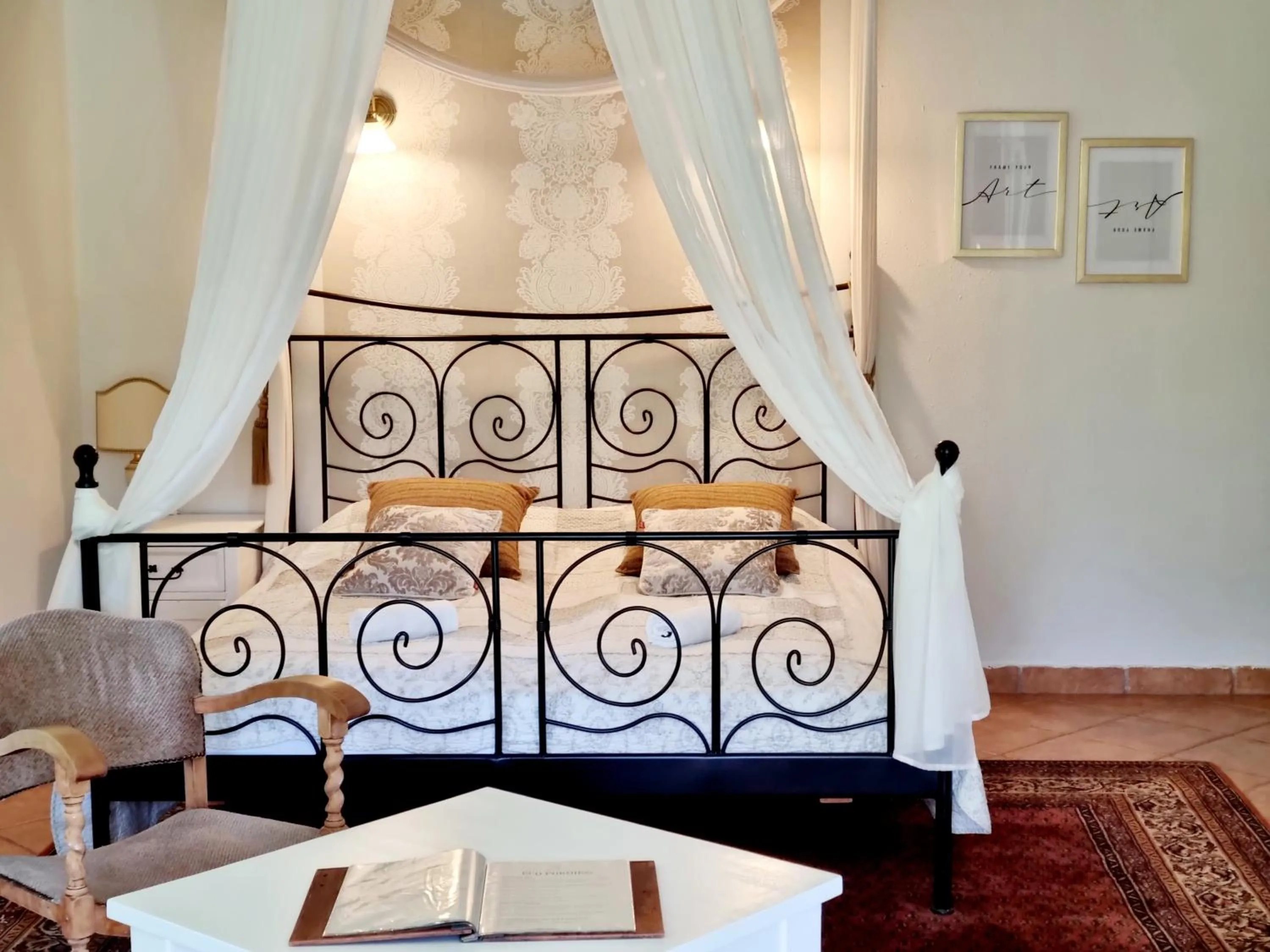 Bed in Villa Toscana Boutique