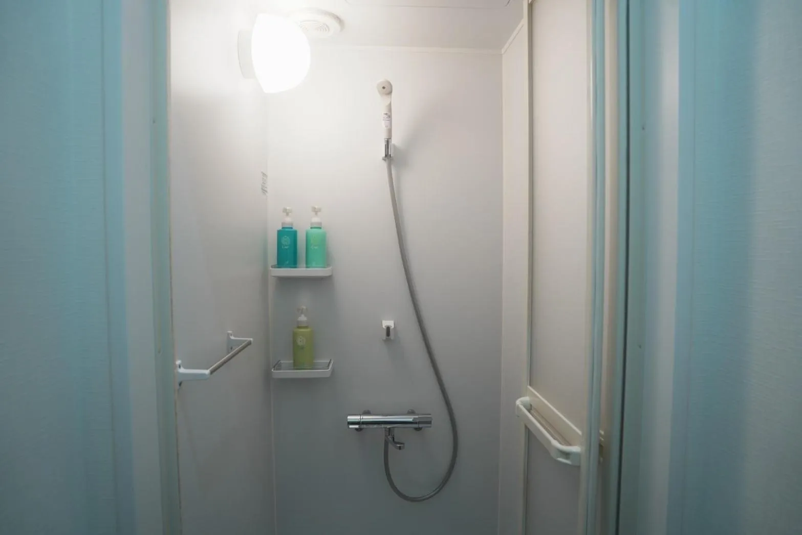 Shower in Hostel JAZ