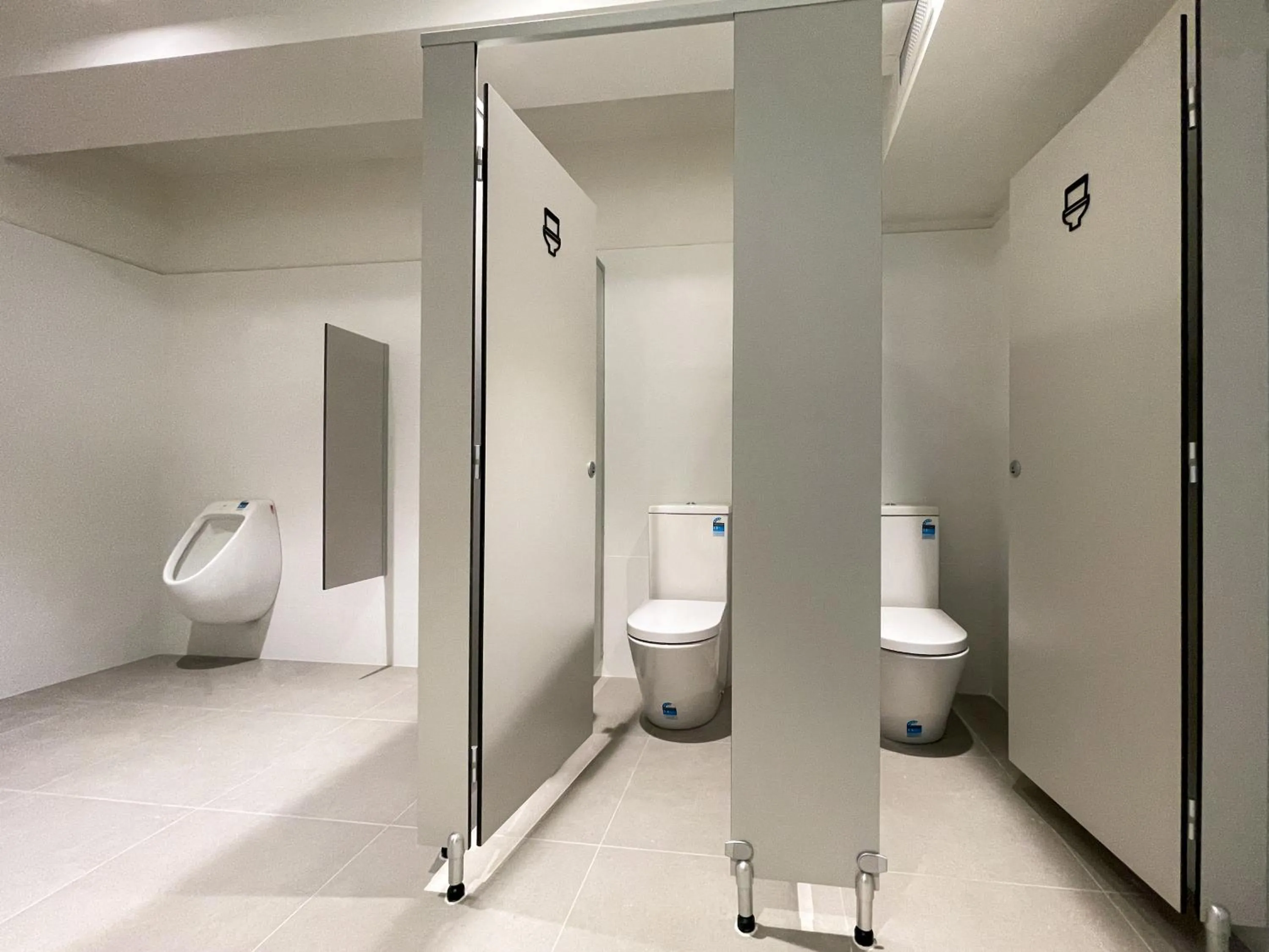 Toilet in Airone Capsule Hotel