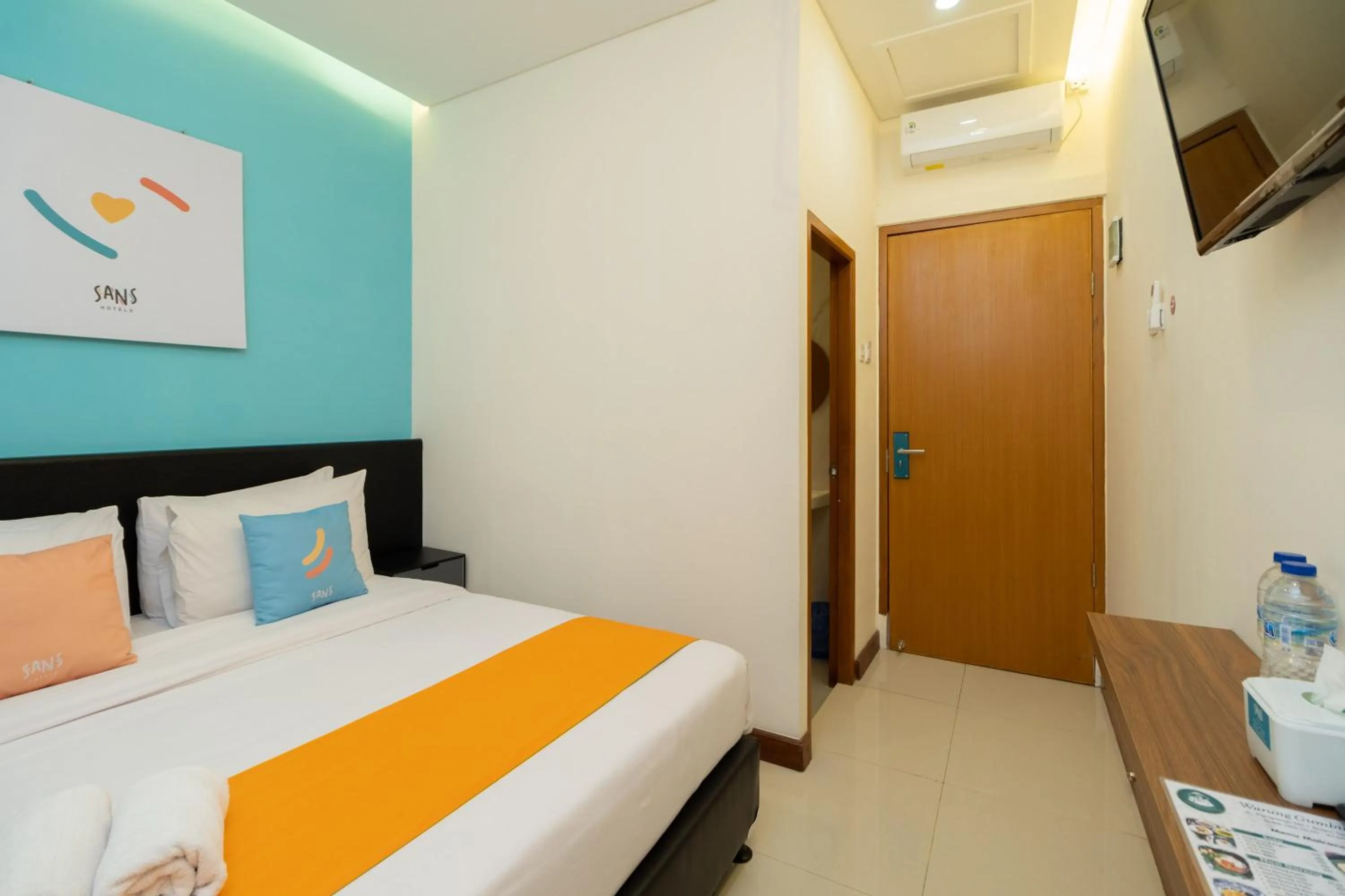 Bedroom, Bed in Sans Hotel Suryakencana Bogor
