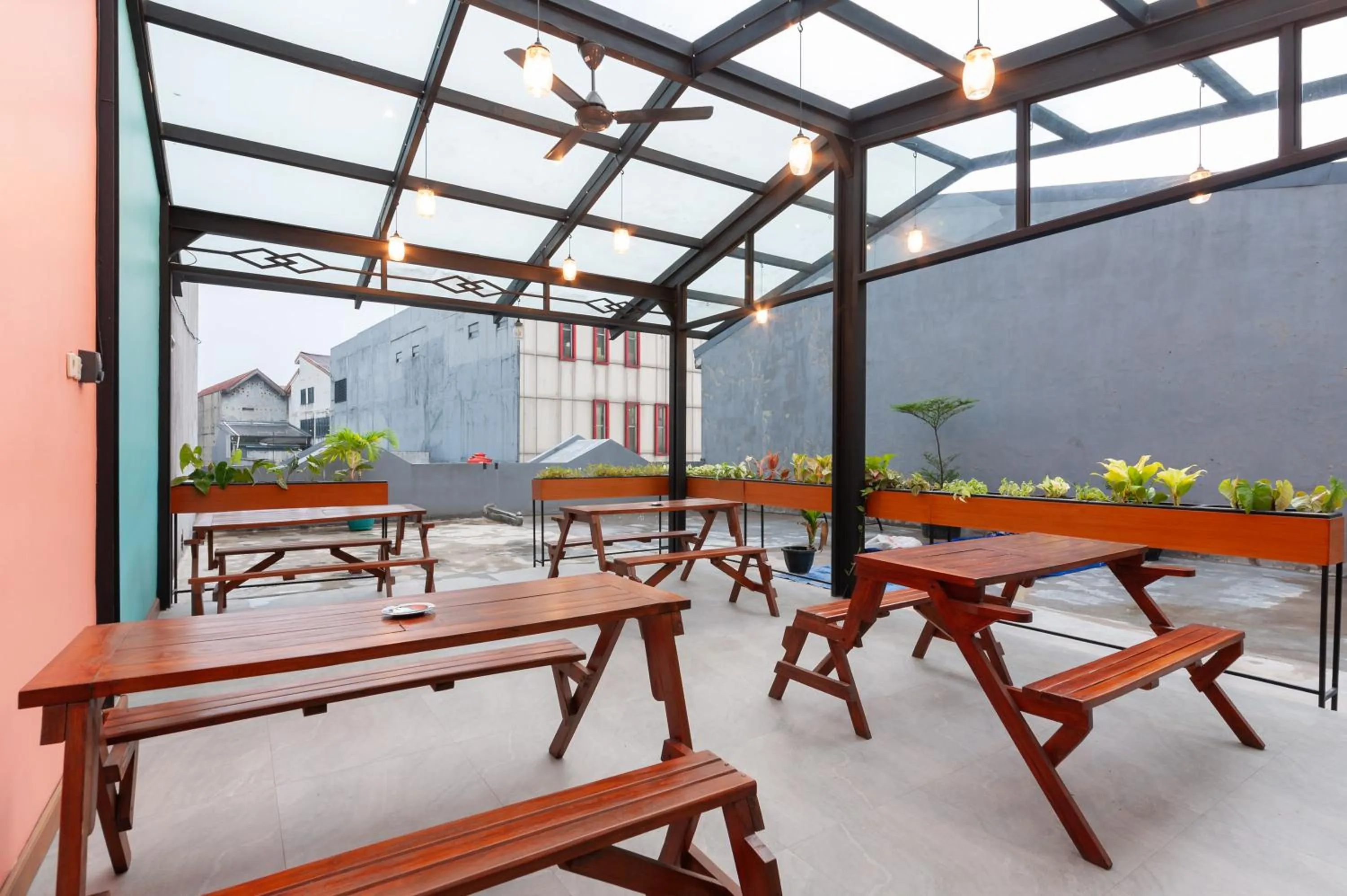 Seating area in Sans Hotel Suryakencana Bogor