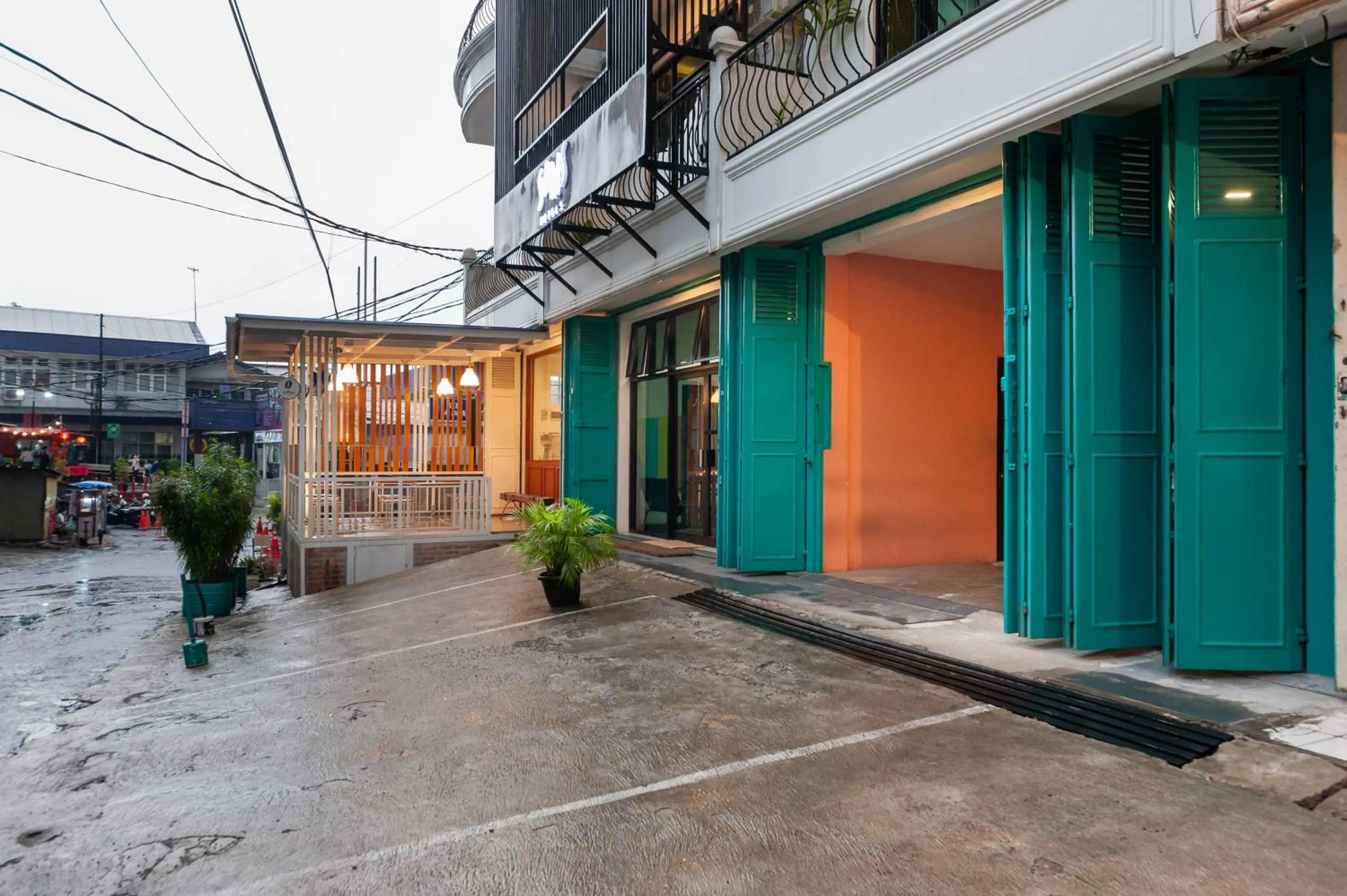 Property building in Sans Hotel Suryakencana Bogor