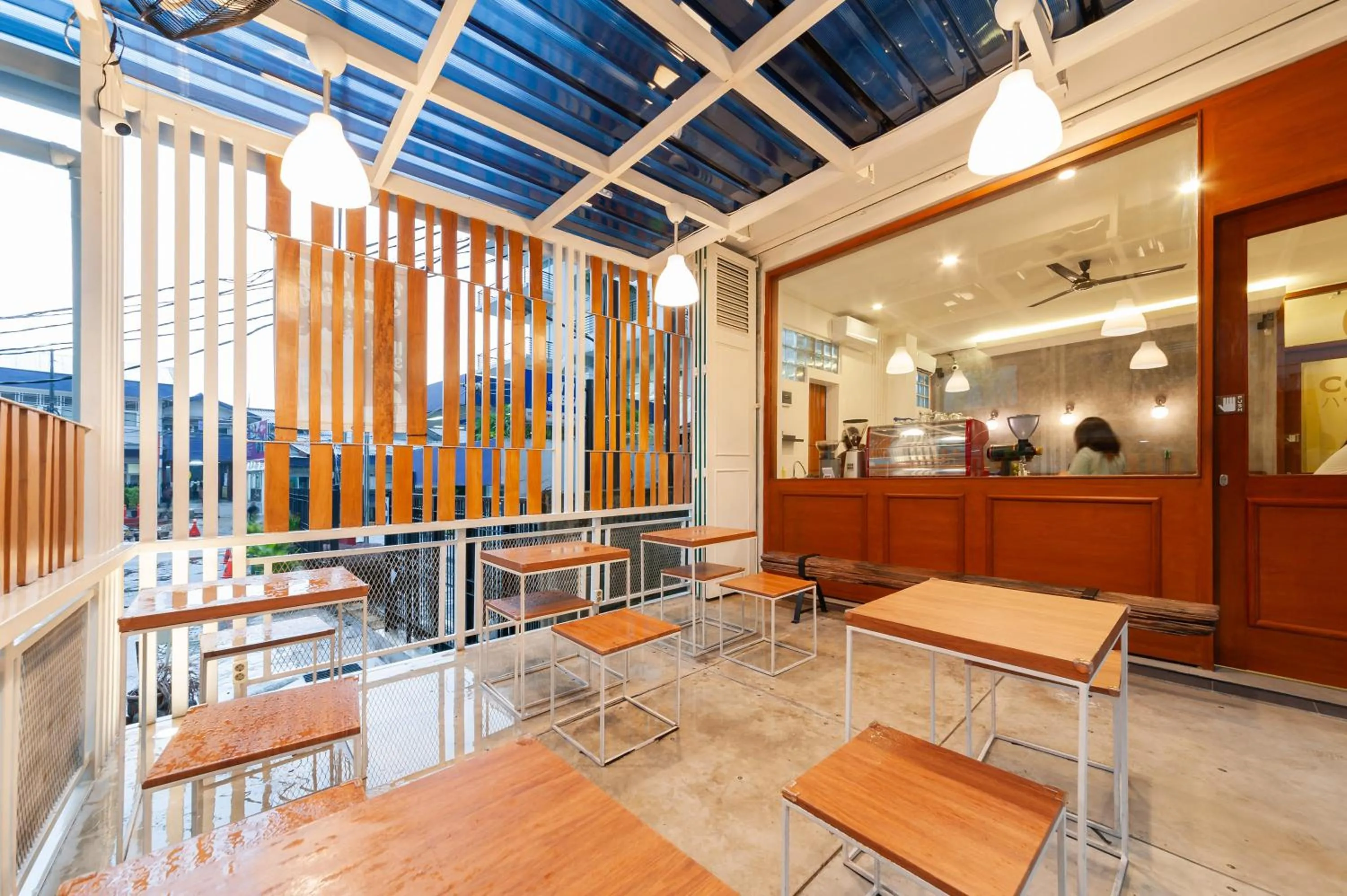 Seating area in Sans Hotel Suryakencana Bogor