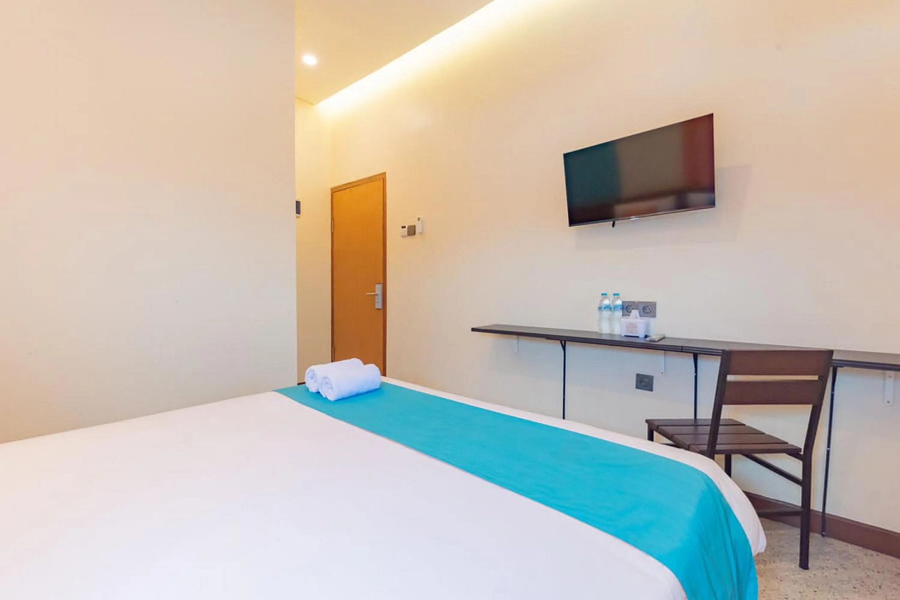 Bedroom, Bed in Sans Hotel Suryakencana Bogor