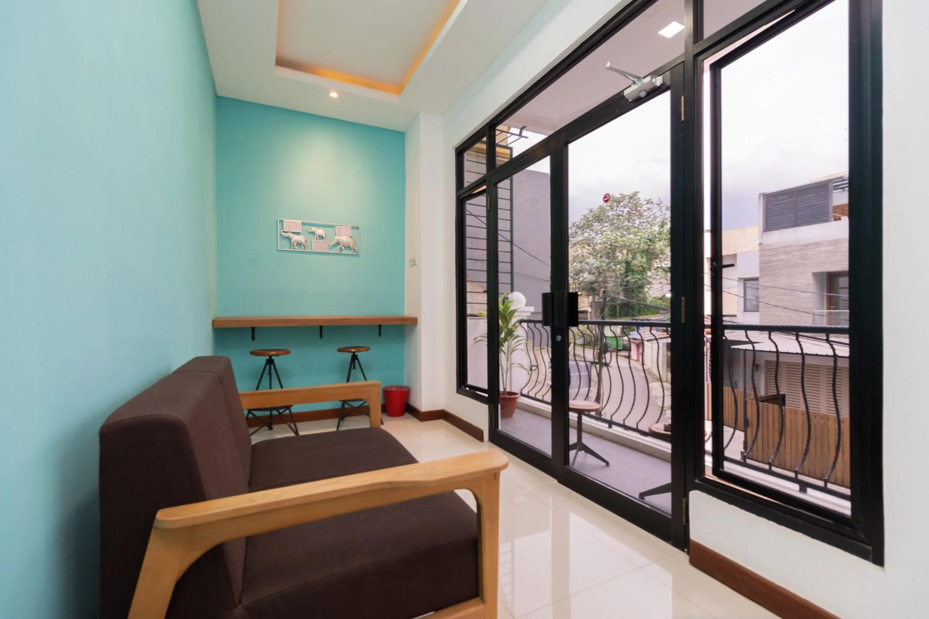 Living room in Sans Hotel Suryakencana Bogor