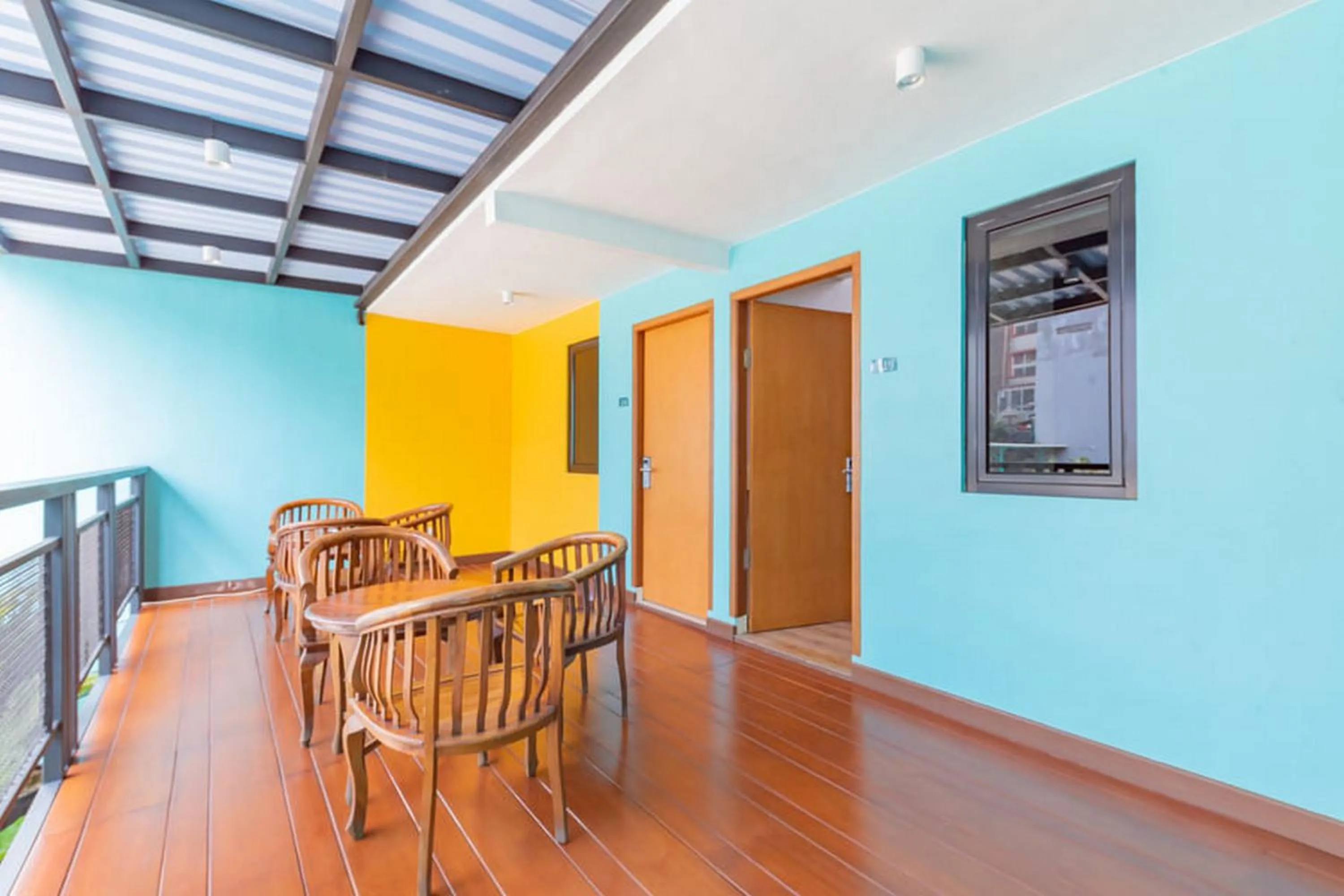 Seating area in Sans Hotel Suryakencana Bogor