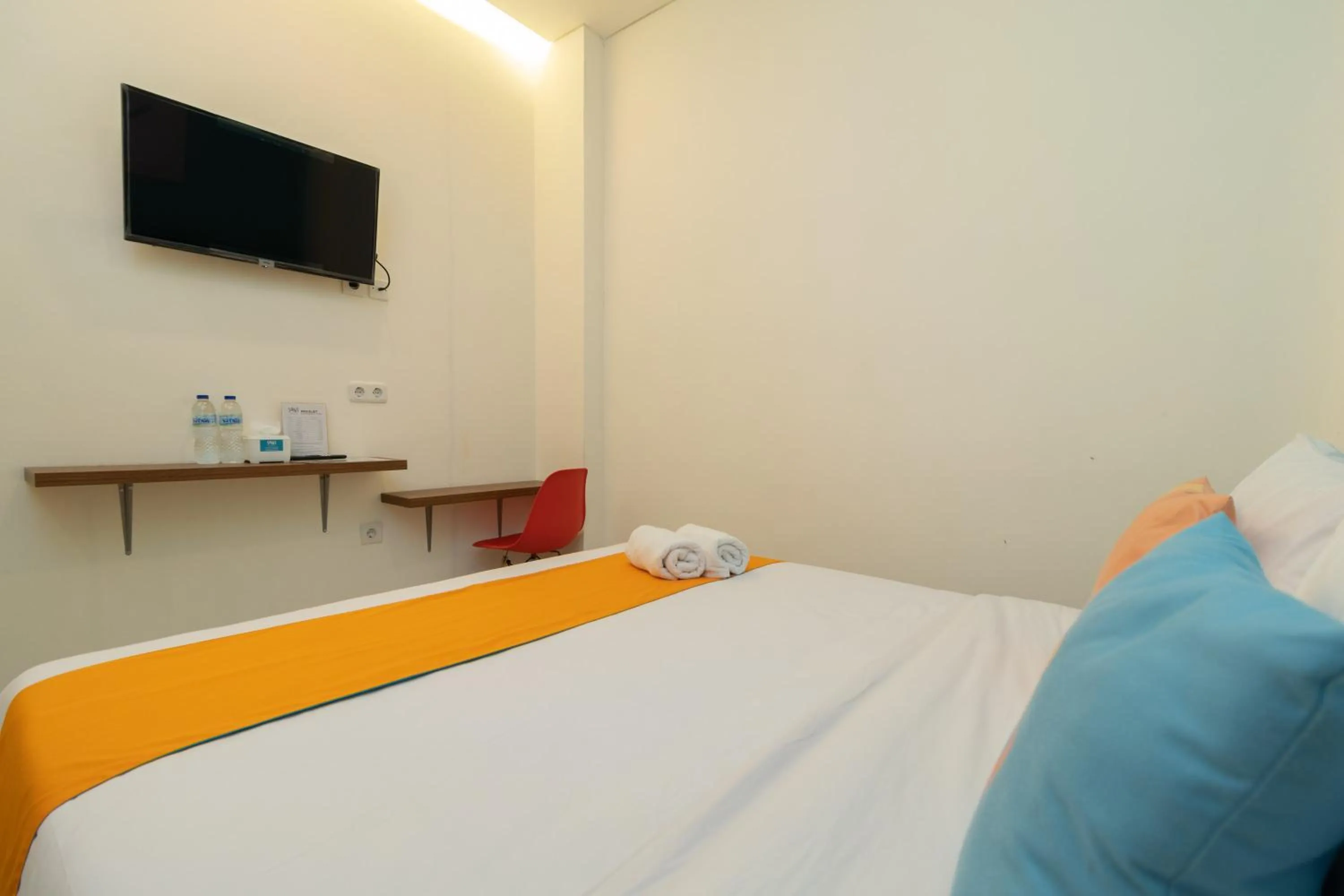 Bedroom, Bed in Sans Hotel Suryakencana Bogor