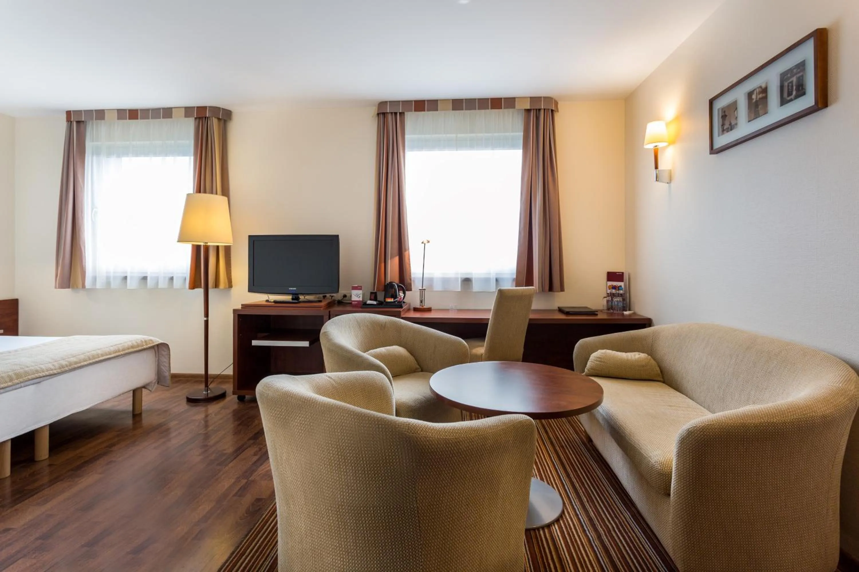 Living room, Bed in Qubus Hotel Gliwice