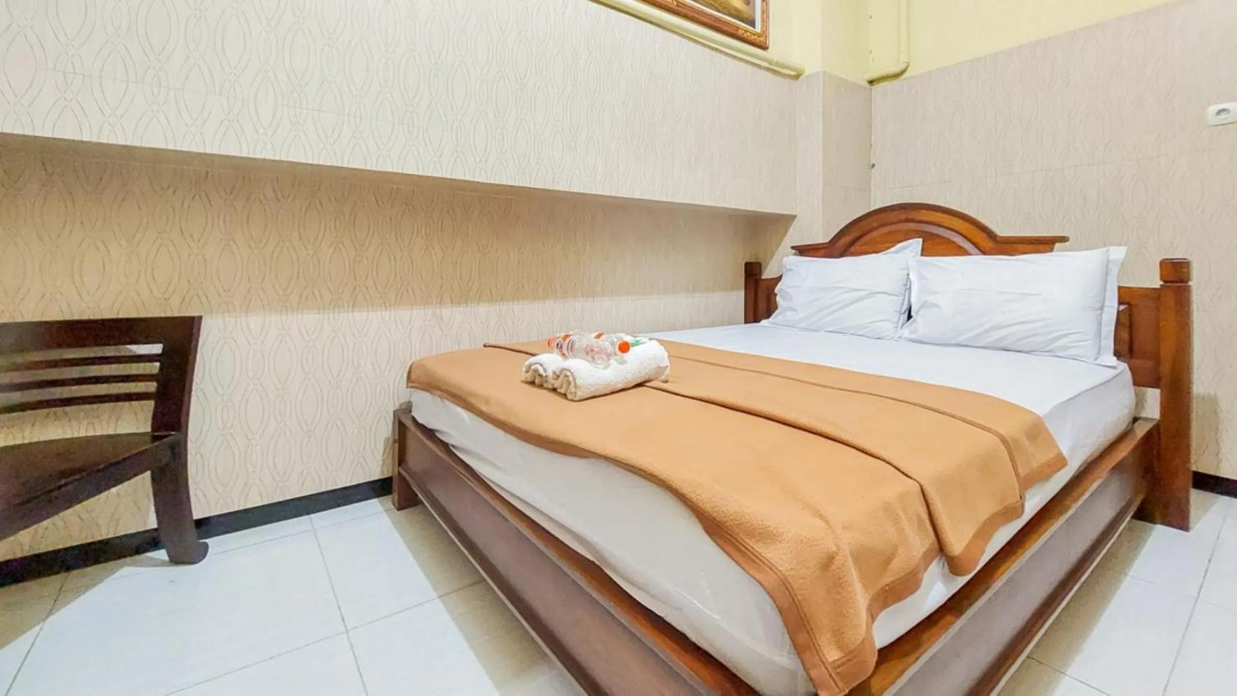 Bedroom, Bed in Hotel Shinta 2 near Alun Alun Kertosono Mitra RedDoorz