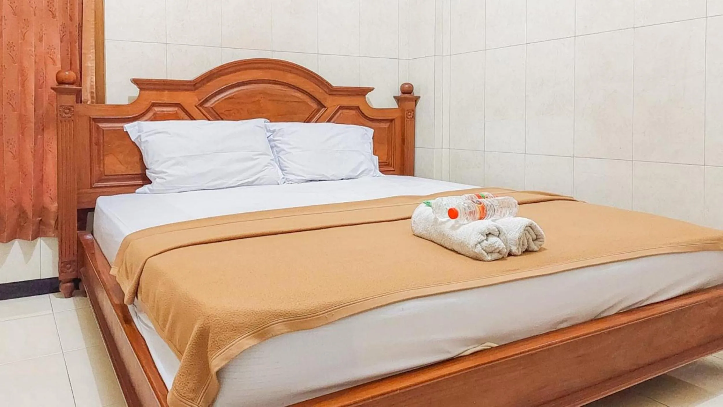 Bedroom, Bed in Hotel Shinta 2 near Alun Alun Kertosono Mitra RedDoorz