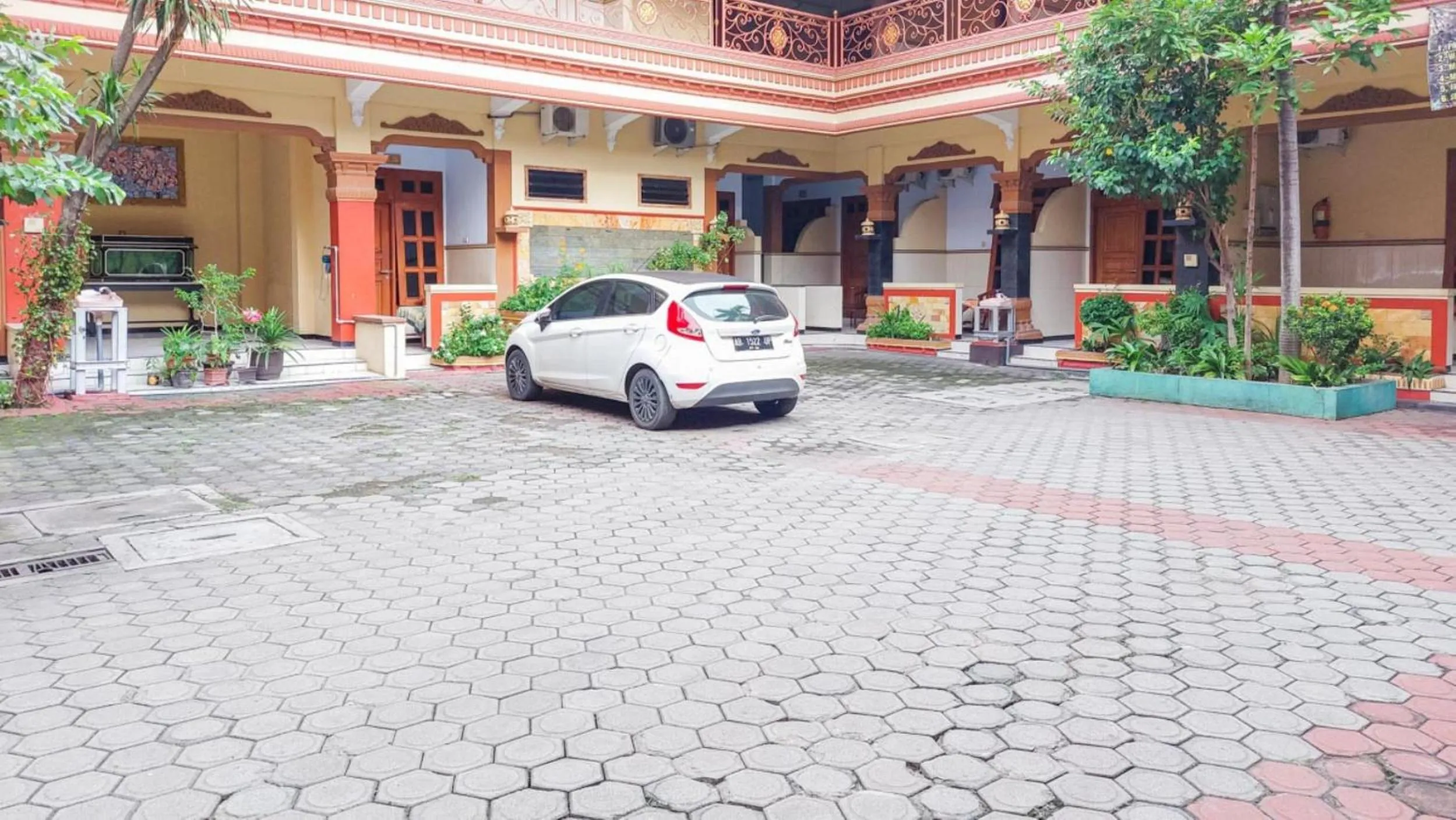 Property building in Hotel Shinta 2 near Alun Alun Kertosono Mitra RedDoorz