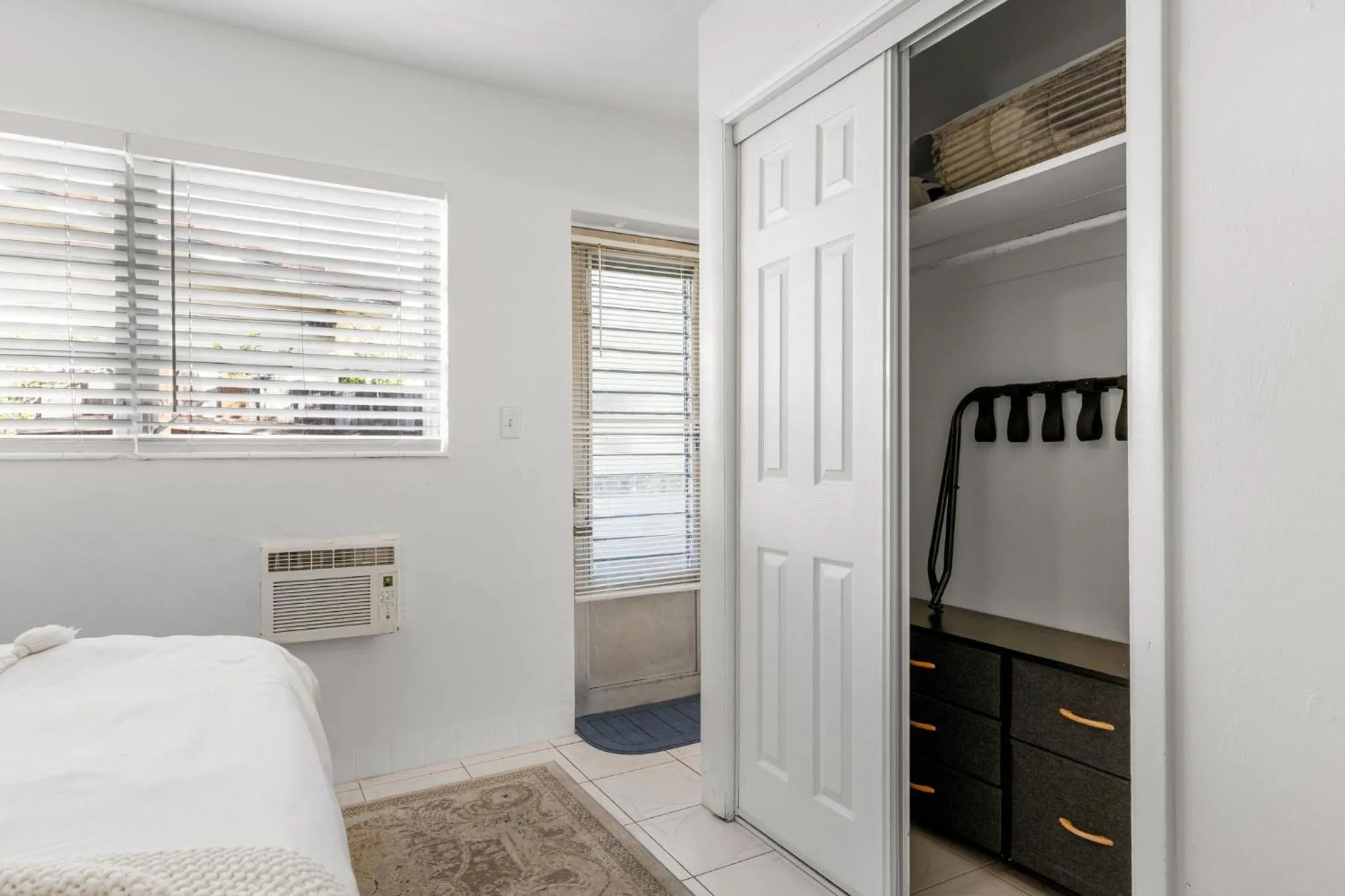 Bedroom, Bed in Victoria Park Regency