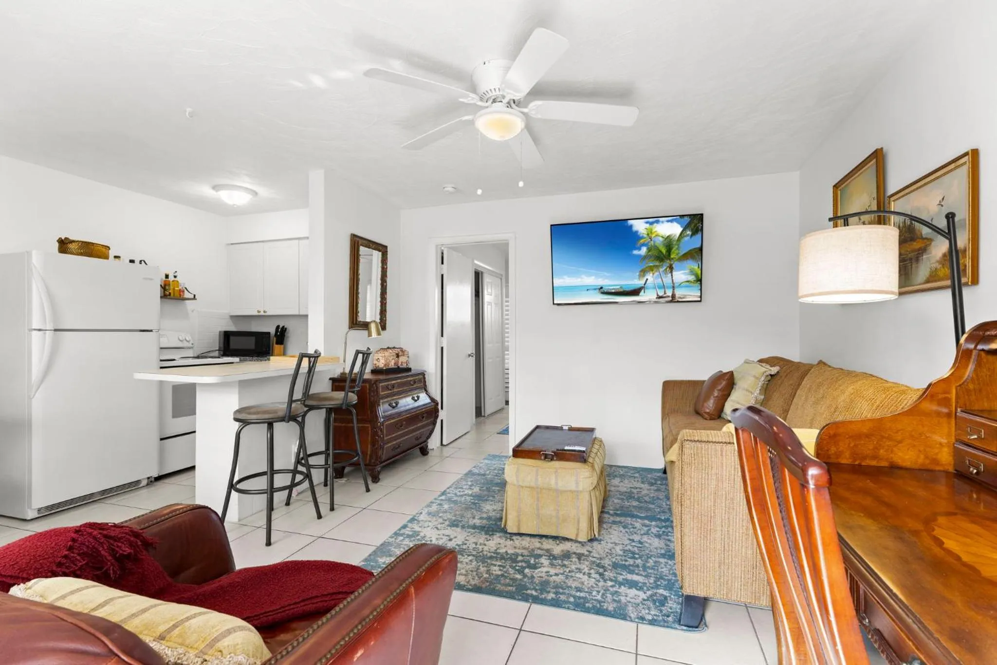 Living room in Victoria Park Regency